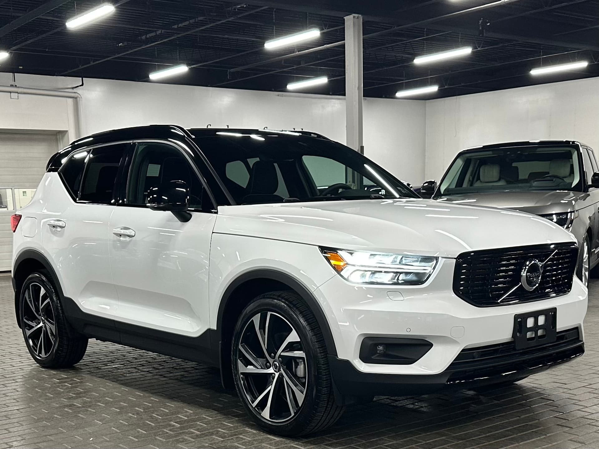 2022 Volvo XC40 T5 R-Design