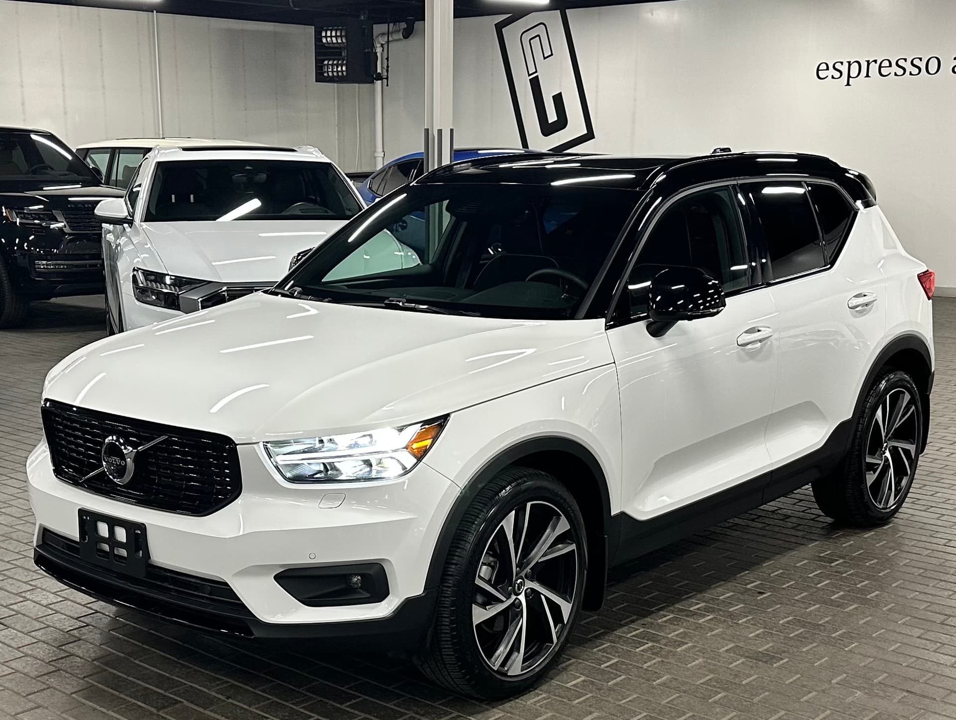 2022 Volvo XC40 T5 R-Design