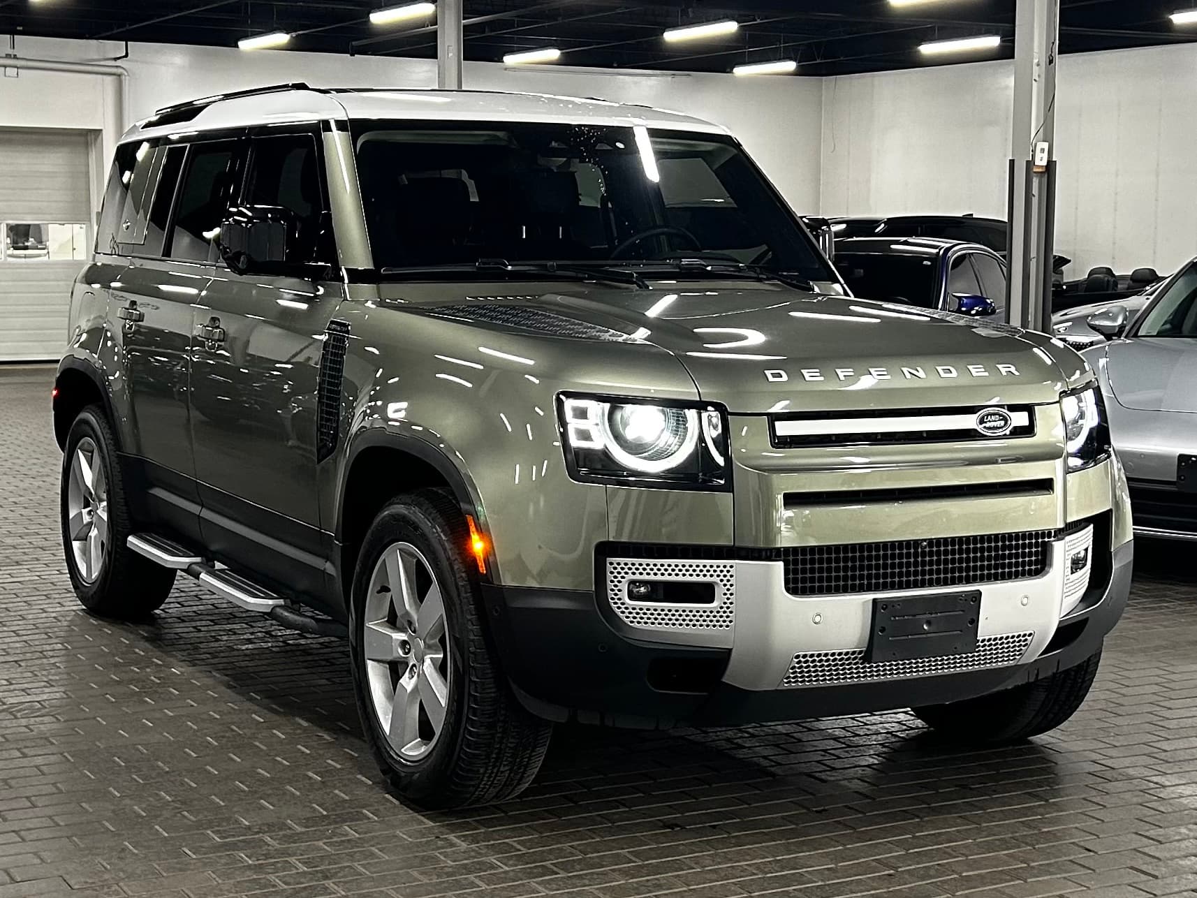 2022 Land Rover Defender SE