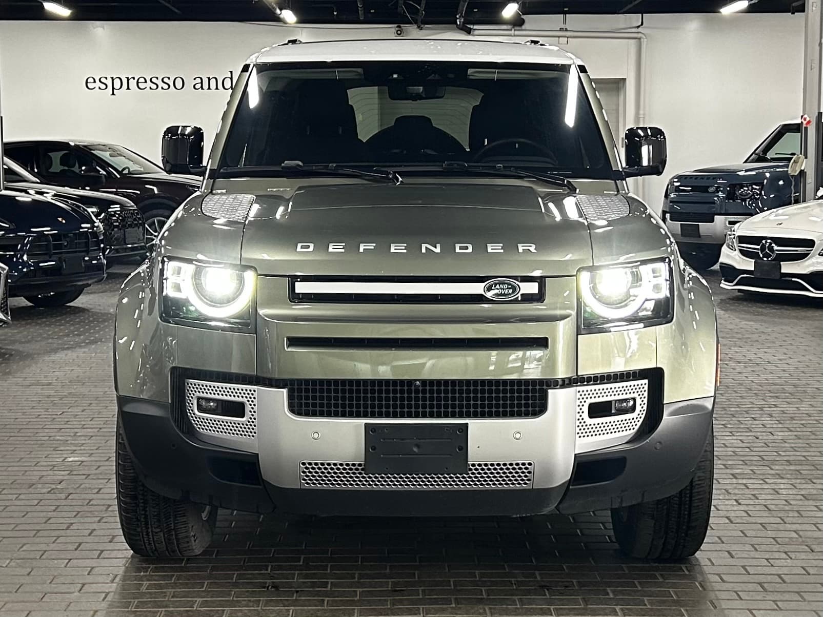 2022 Land Rover Defender SE
