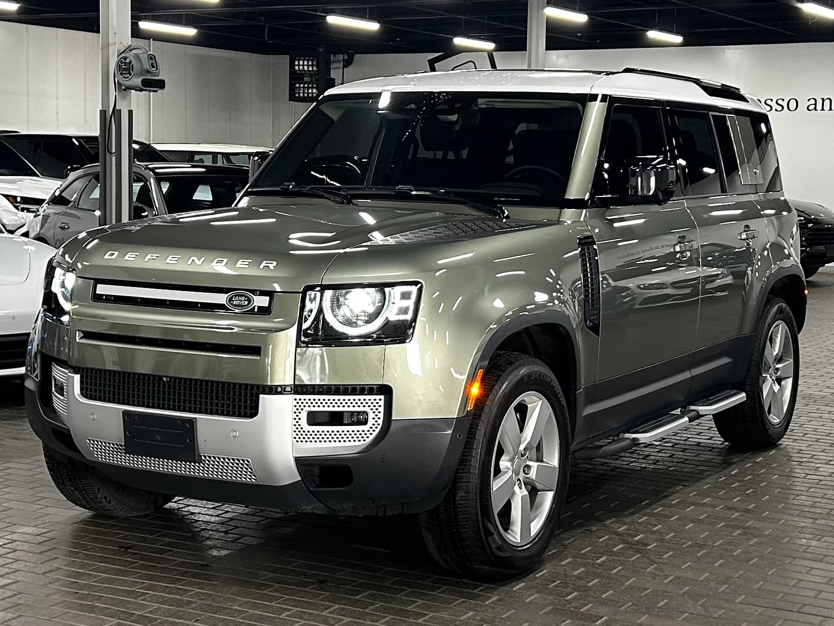 2022 Land Rover Defender SE