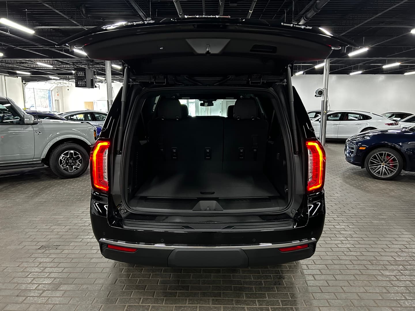 2023 GMC Yukon XL SLT
