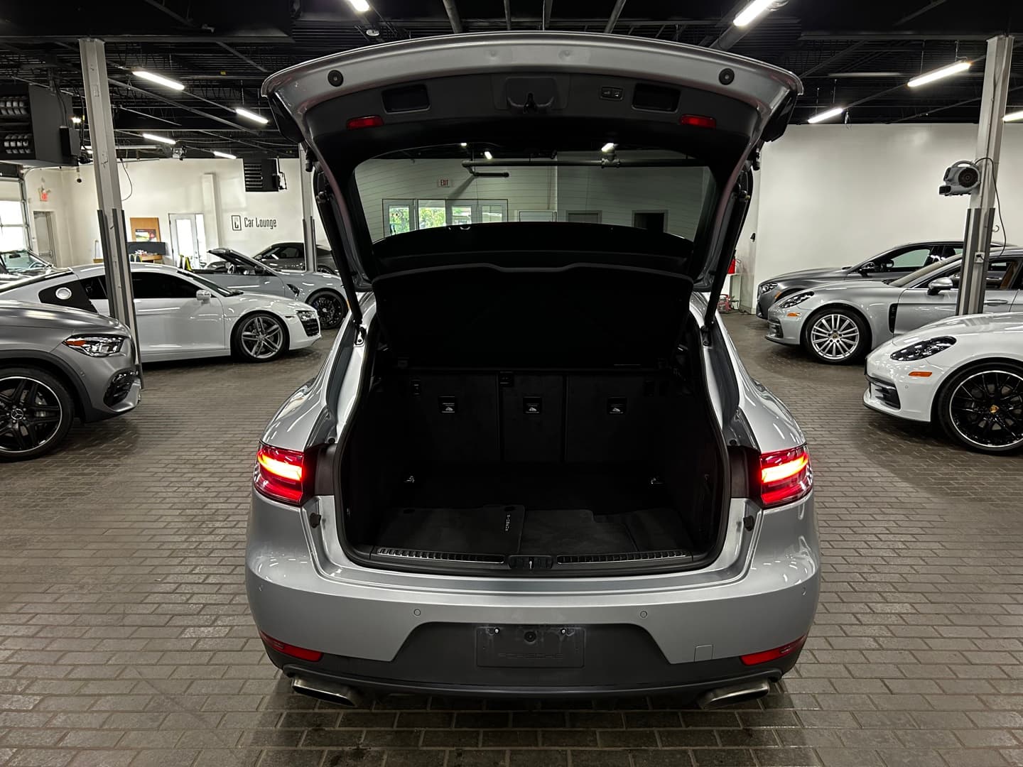 2021 Porsche Macan Base