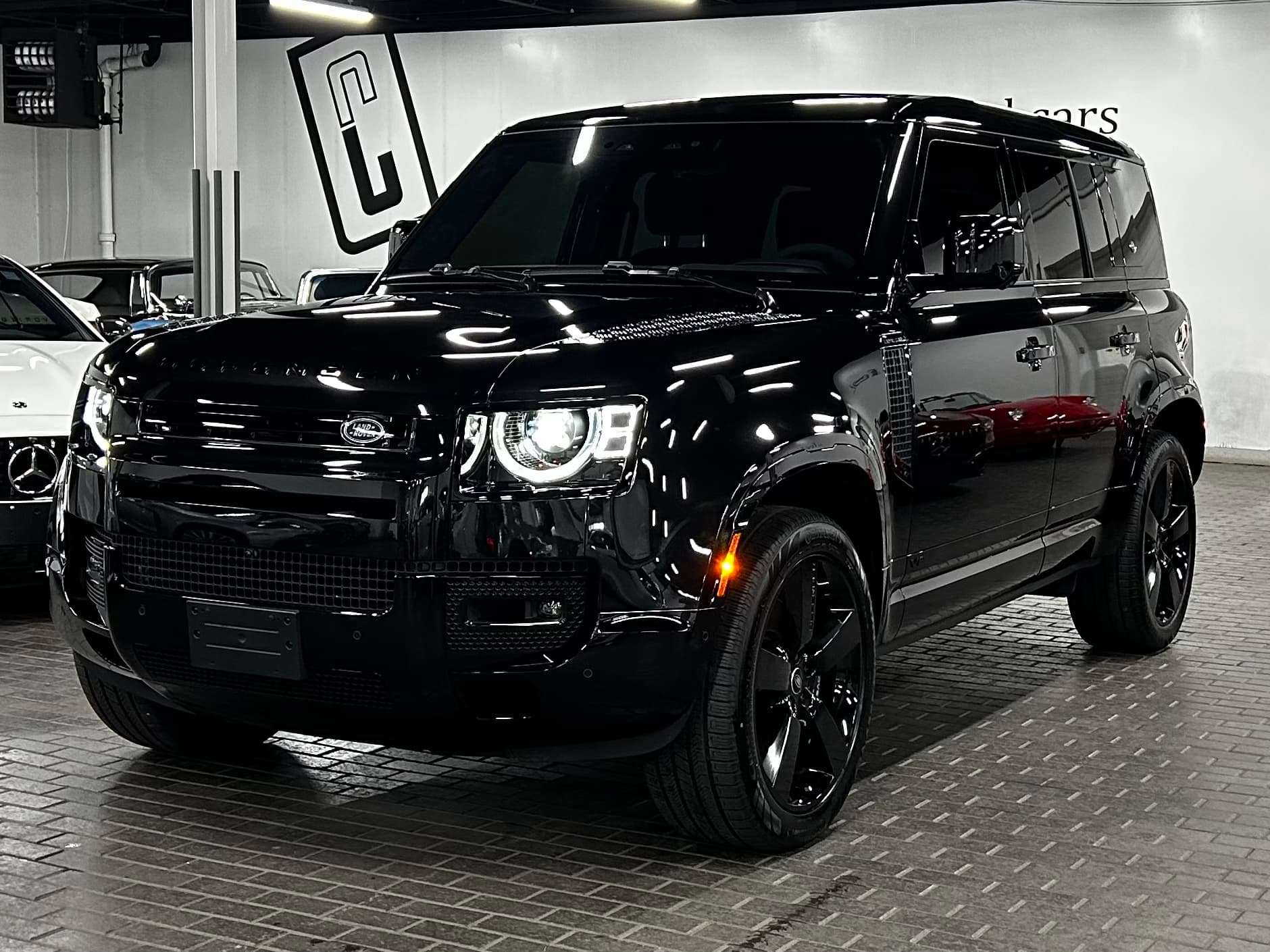2023 Land Rover Defender 110 V8