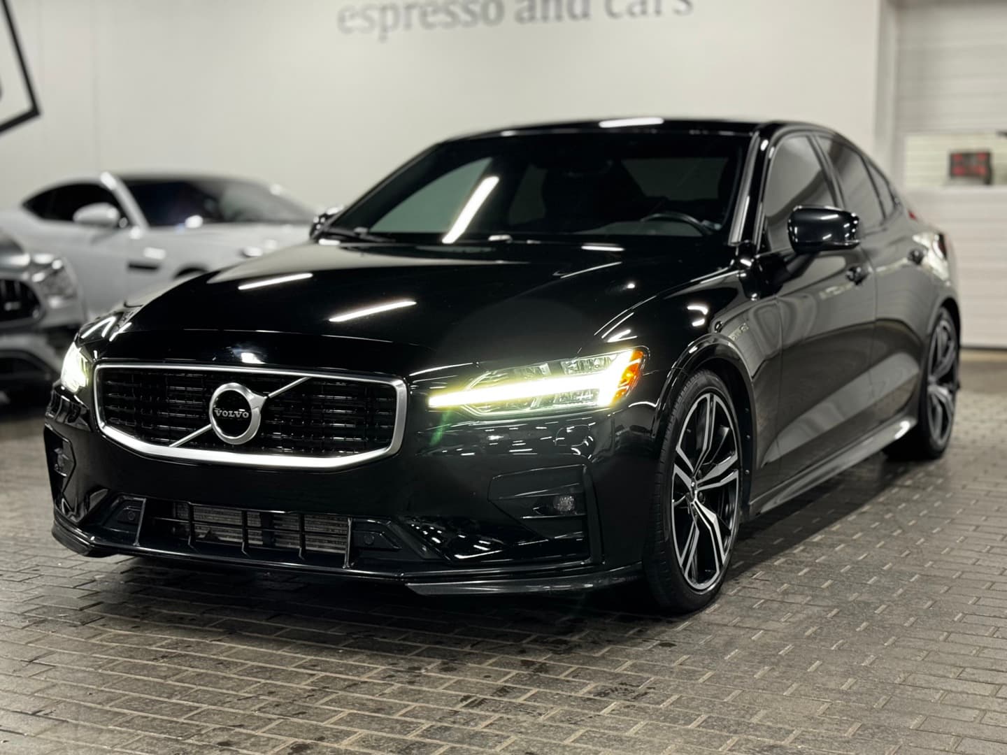 2020 Volvo S60 T6 R-Design
