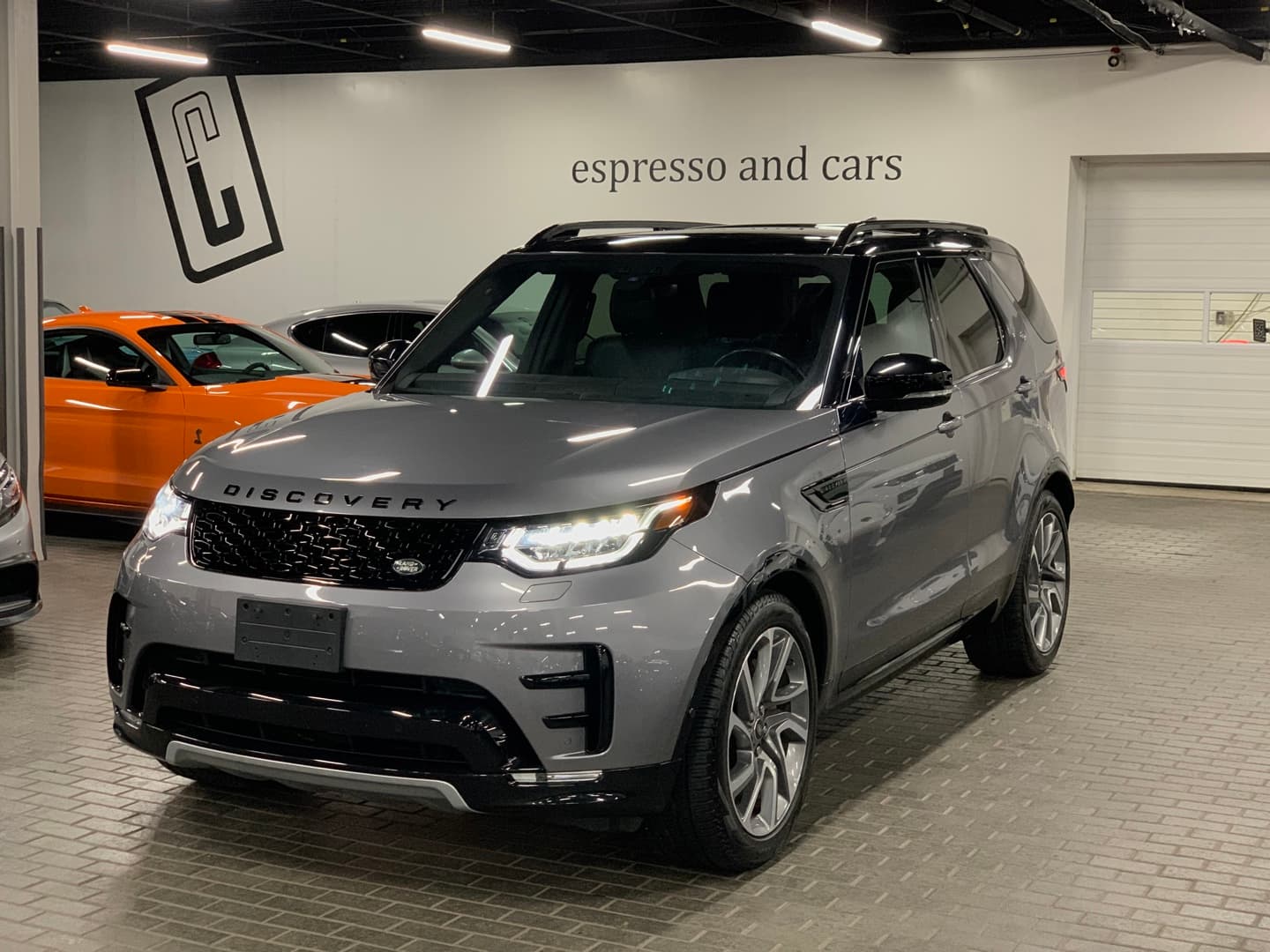 2020 Land Rover Discovery Landmark