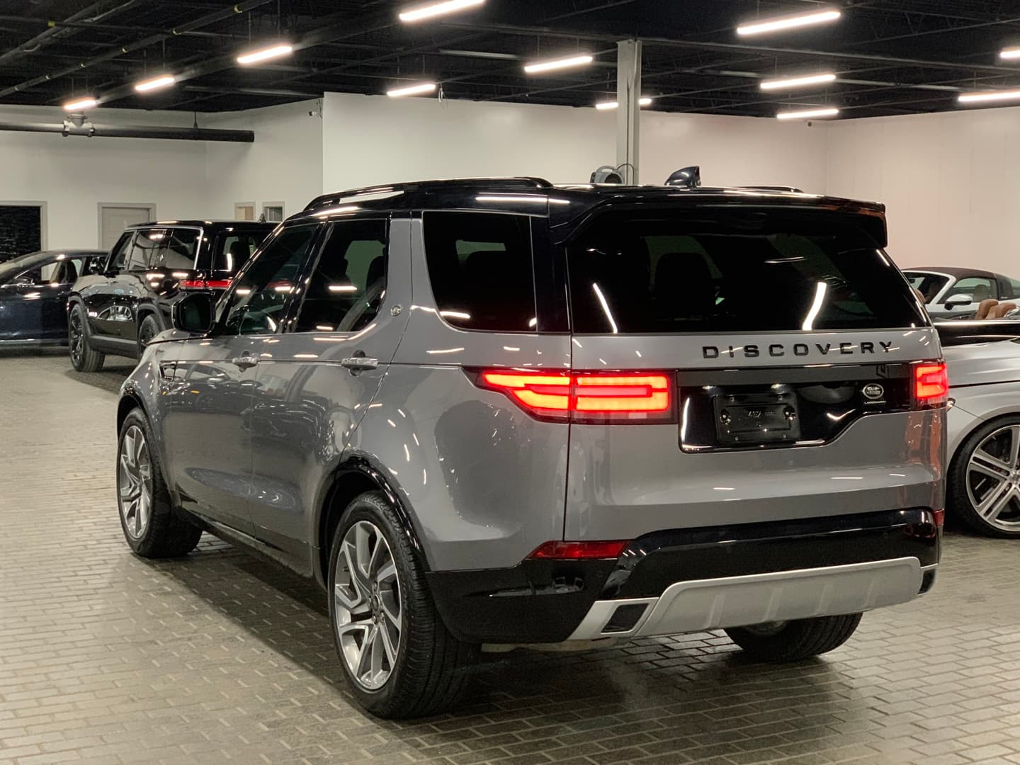 2020 Land Rover Discovery Landmark