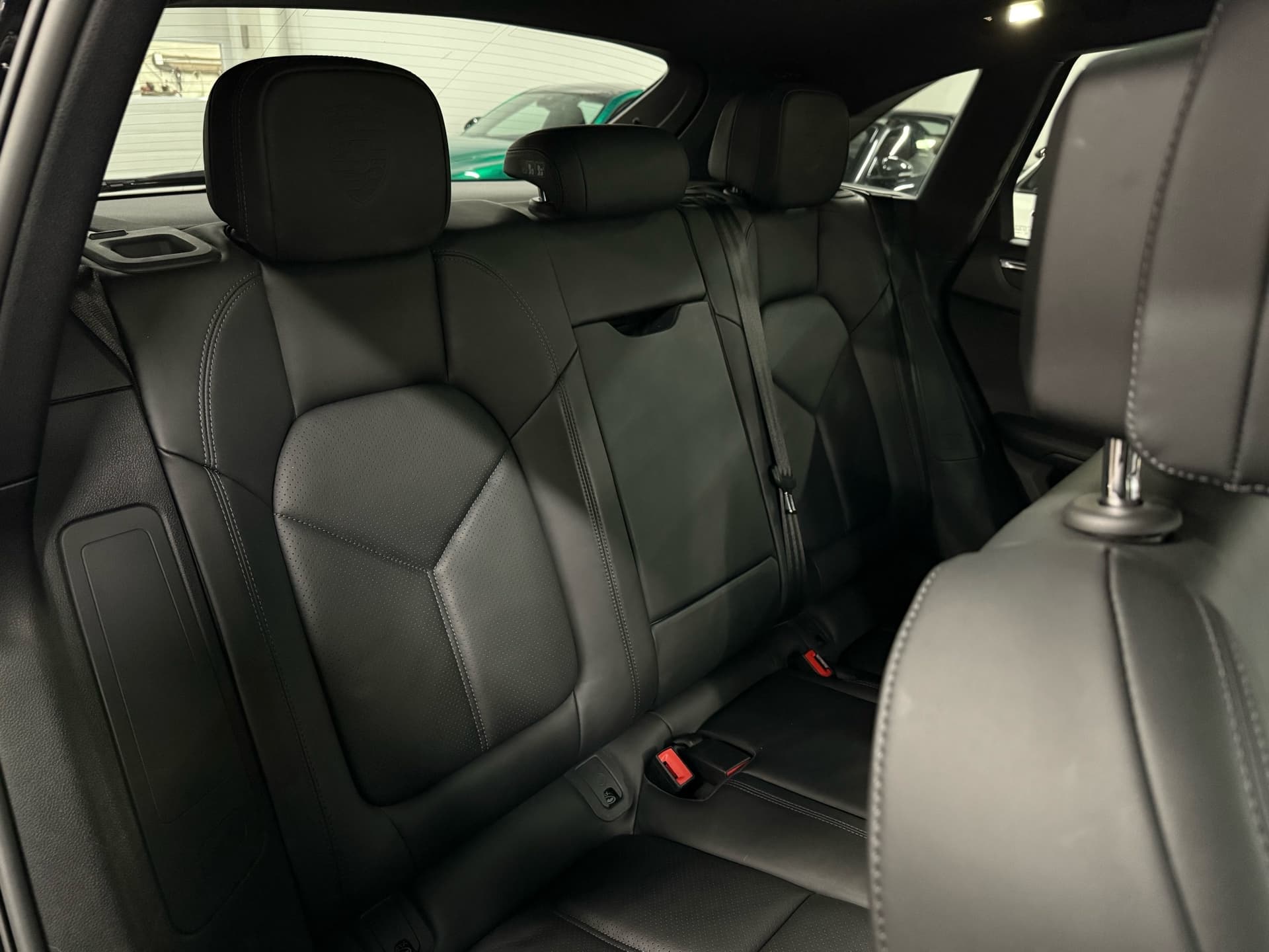 2021 Porsche Macan AWD