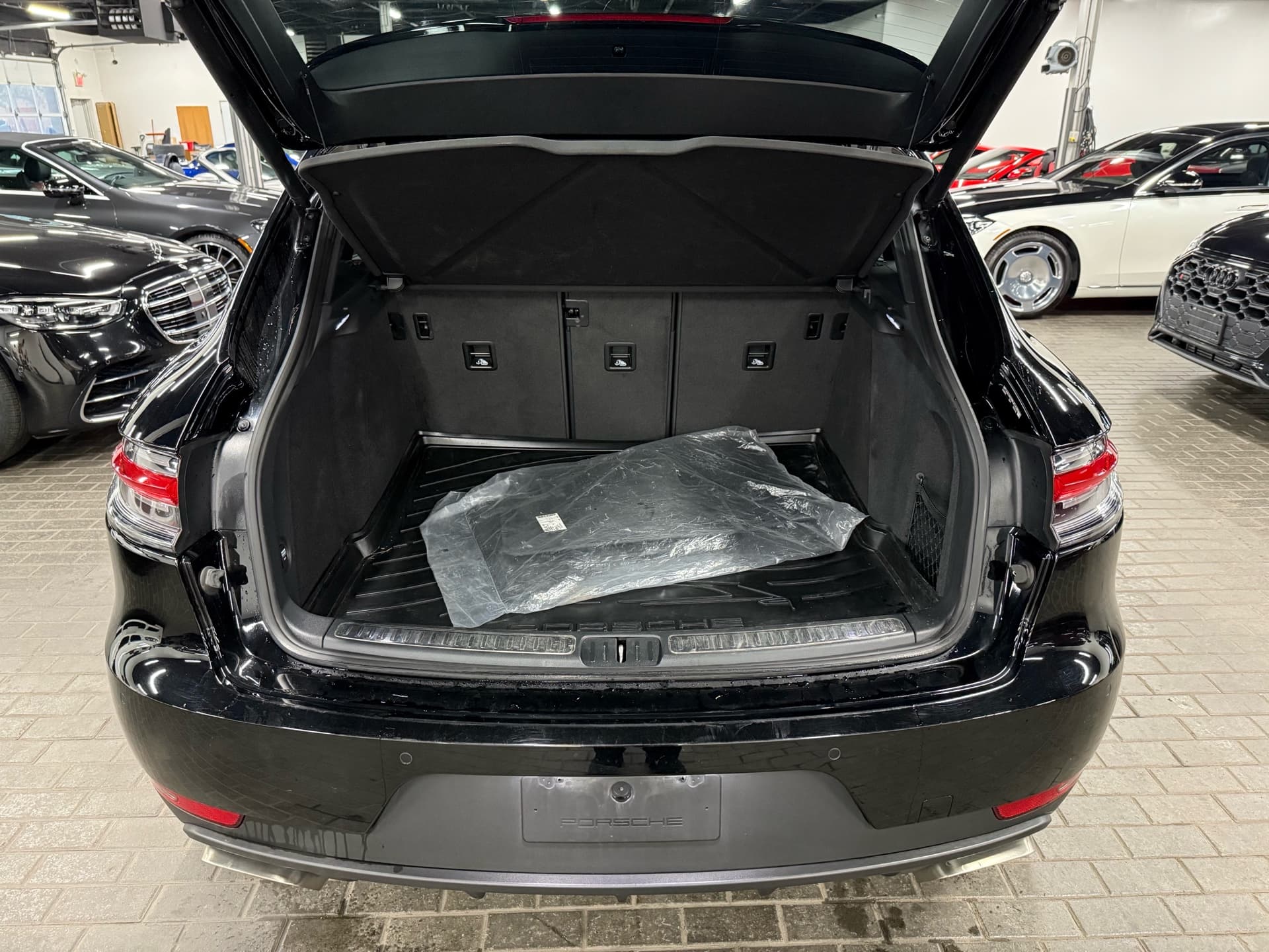 2021 Porsche Macan AWD