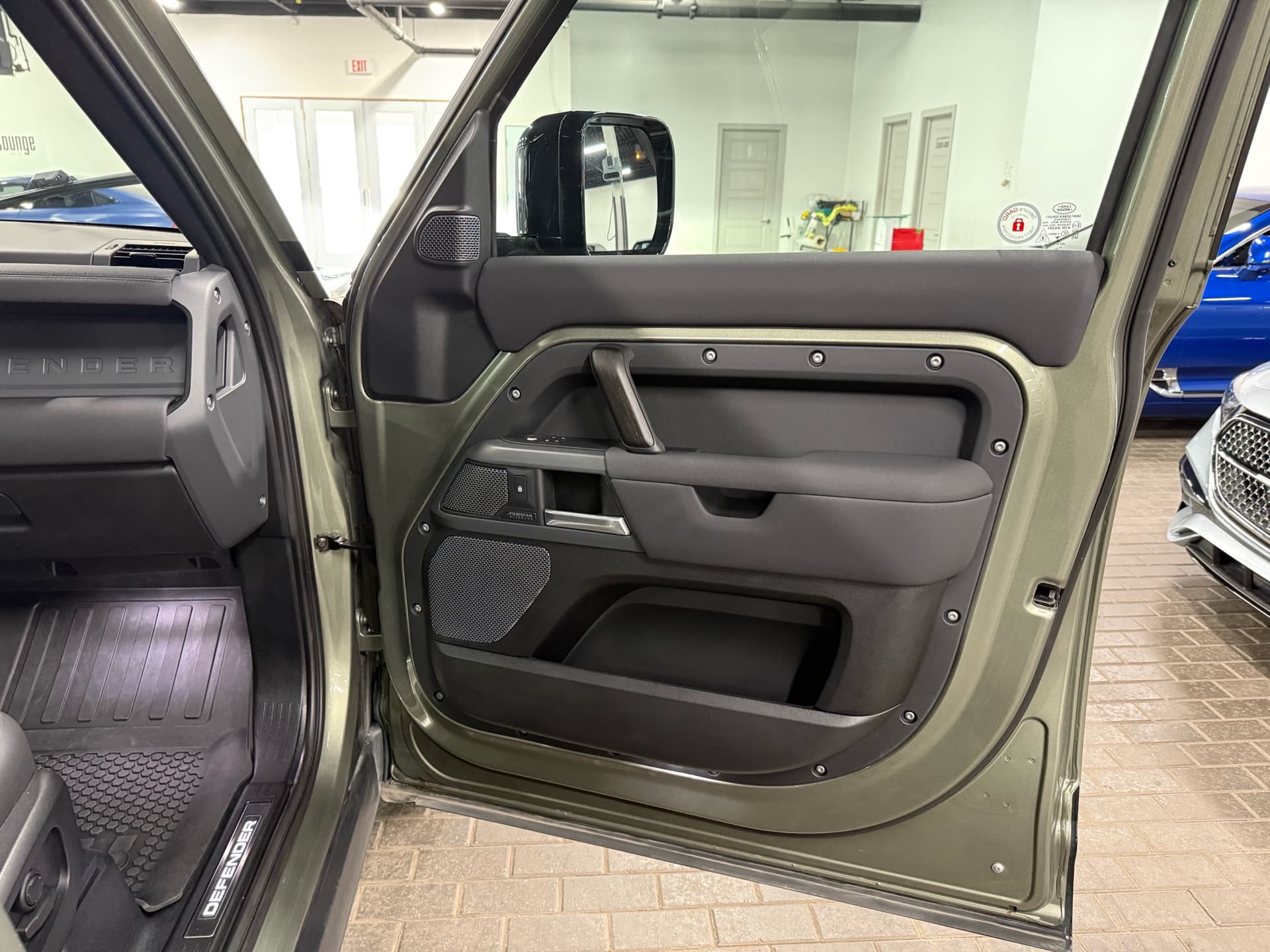 2022 Land Rover  Defender  110 X-Dynamic SE AWD 