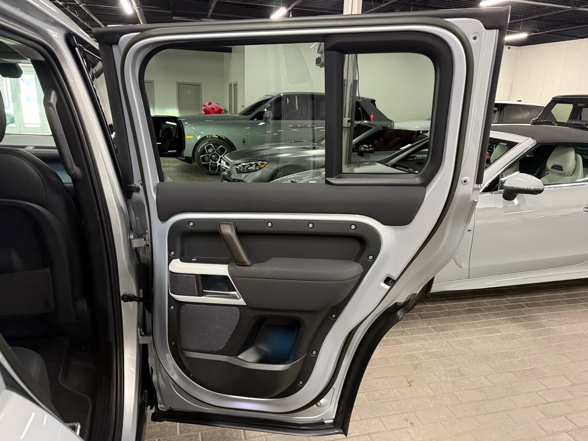 2023 Land Rover Defender 110 SE AWD
