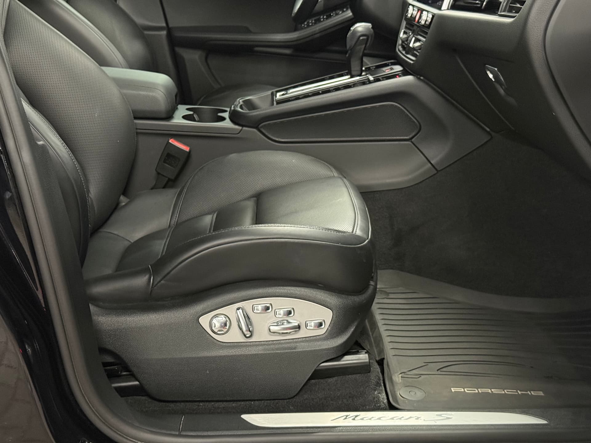 2023 Porsche Macan S AWD