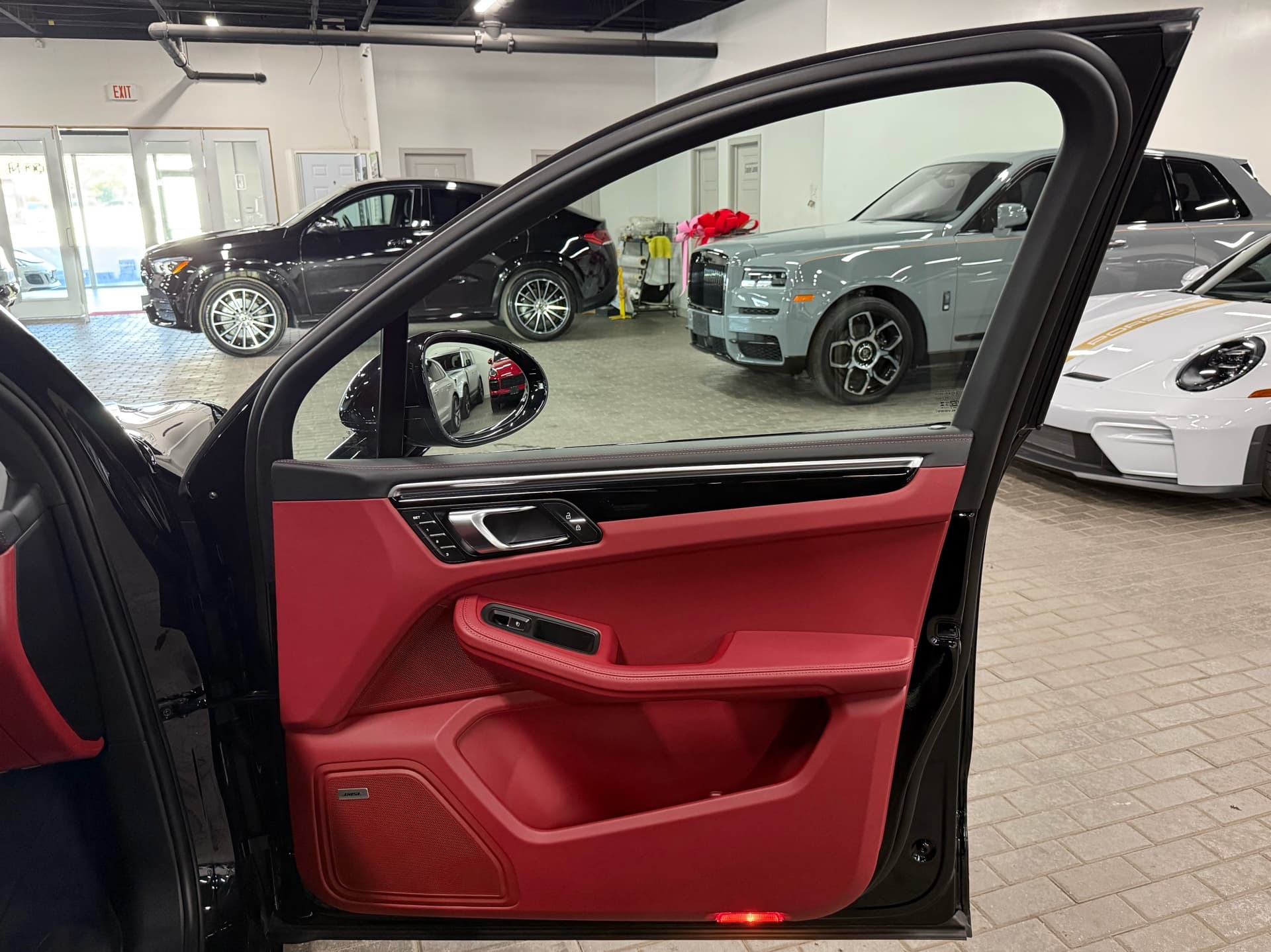 2024 Porsche Macan S | PREMIUM PLUS PACKAGE