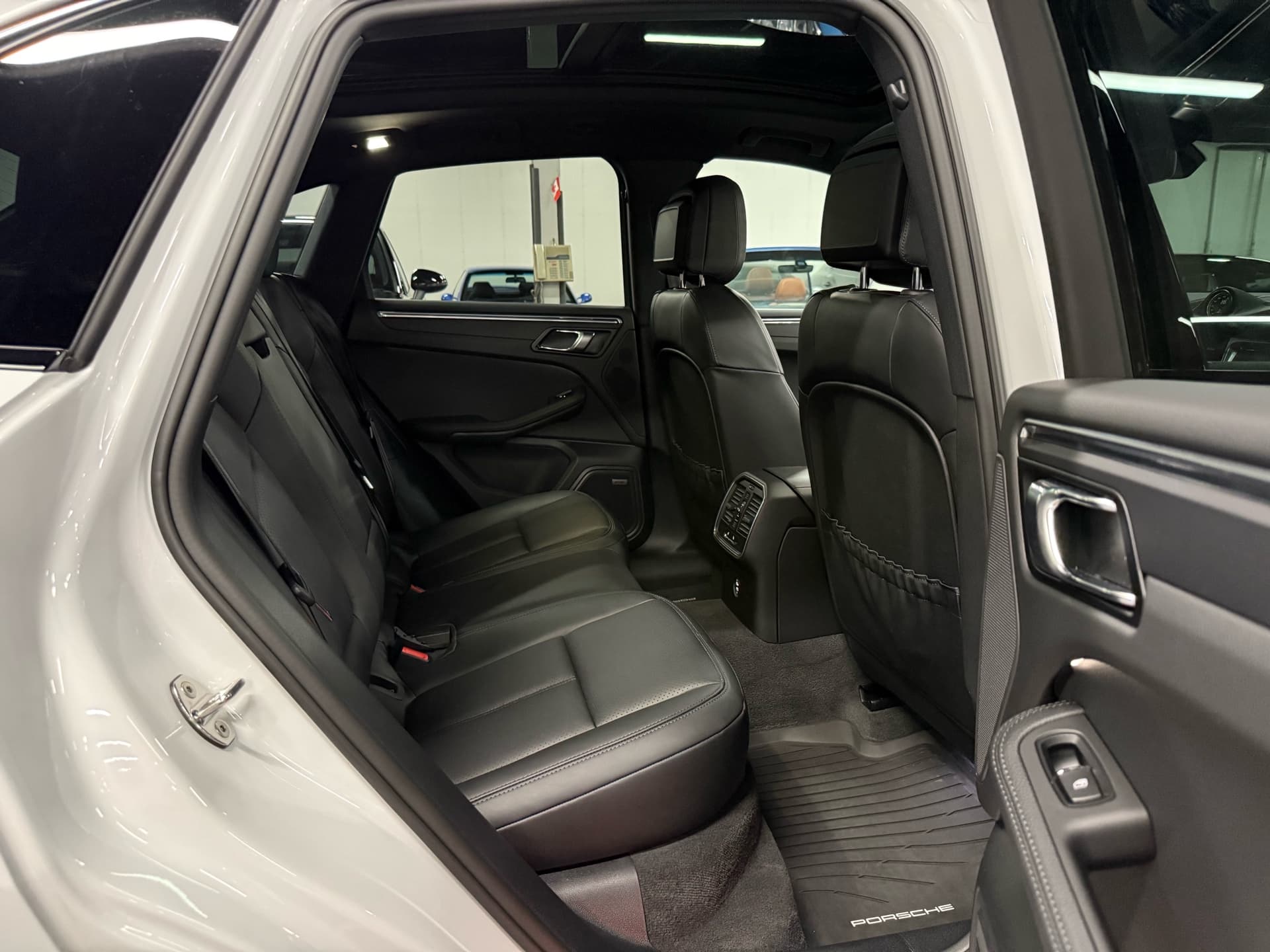 2024 Porsche  Macan  AWD 