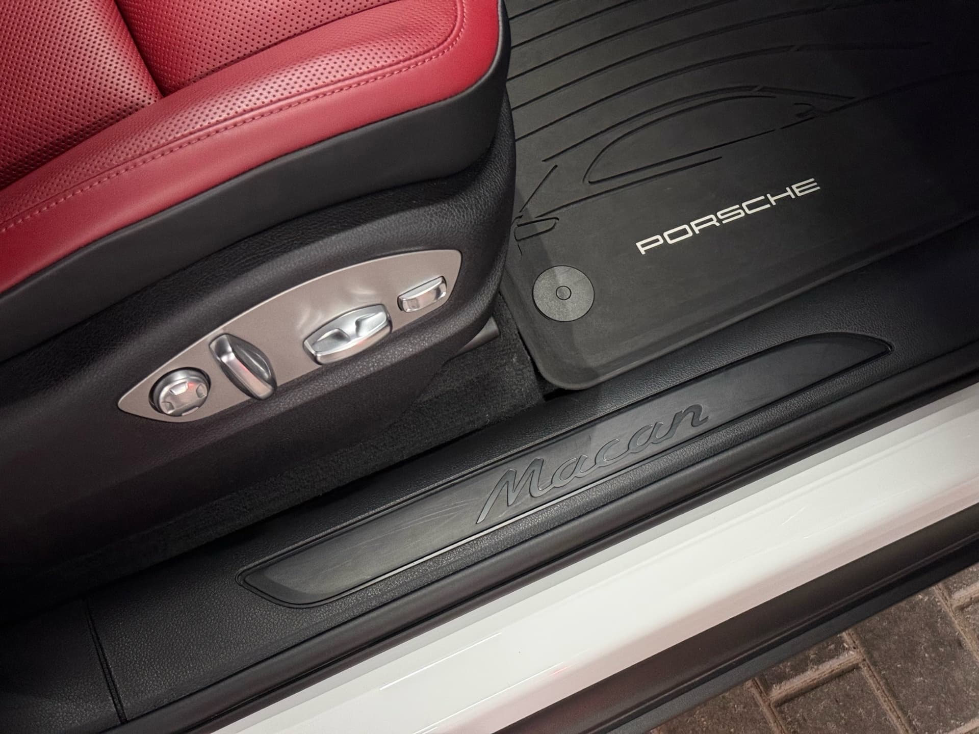2025 Porsche Macan AWD | PREMIUM PACKAGE PLUS