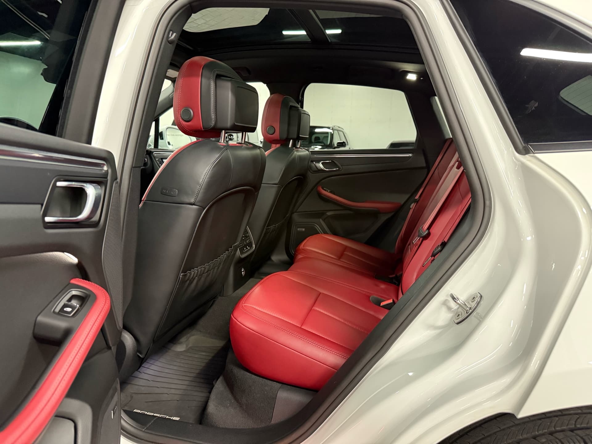 2025 Porsche Macan AWD | PREMIUM PACKAGE PLUS