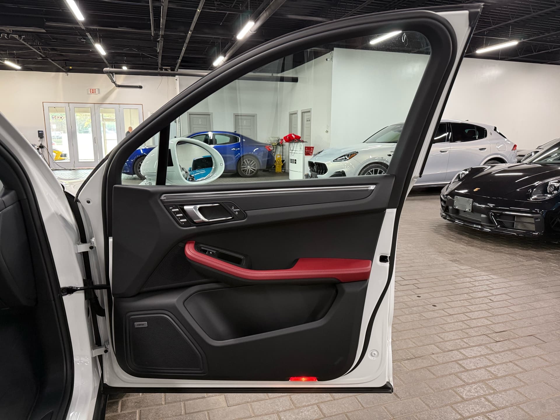 2025 Porsche Macan AWD | PREMIUM PACKAGE PLUS