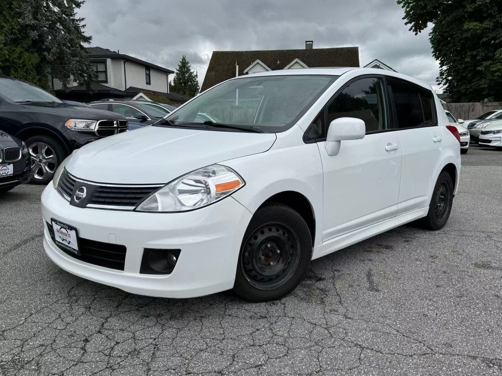 2009 Nissan Versa 5dr HB 1.8 SL  BACK UP CAM