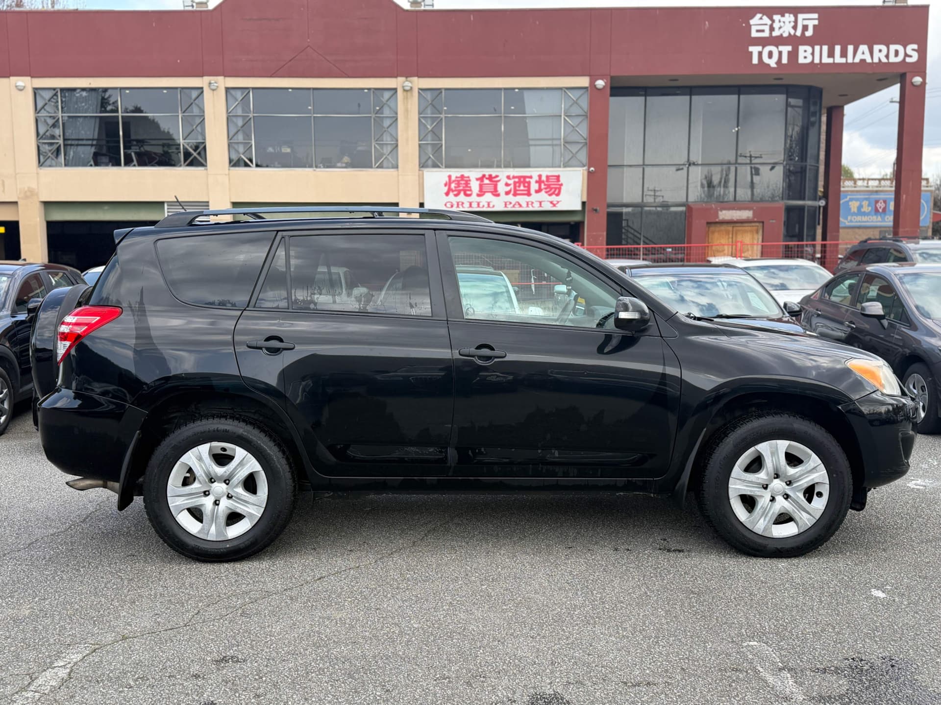2009 Toyota RAV4 Base. RUNS GOOD. RELIABLE.