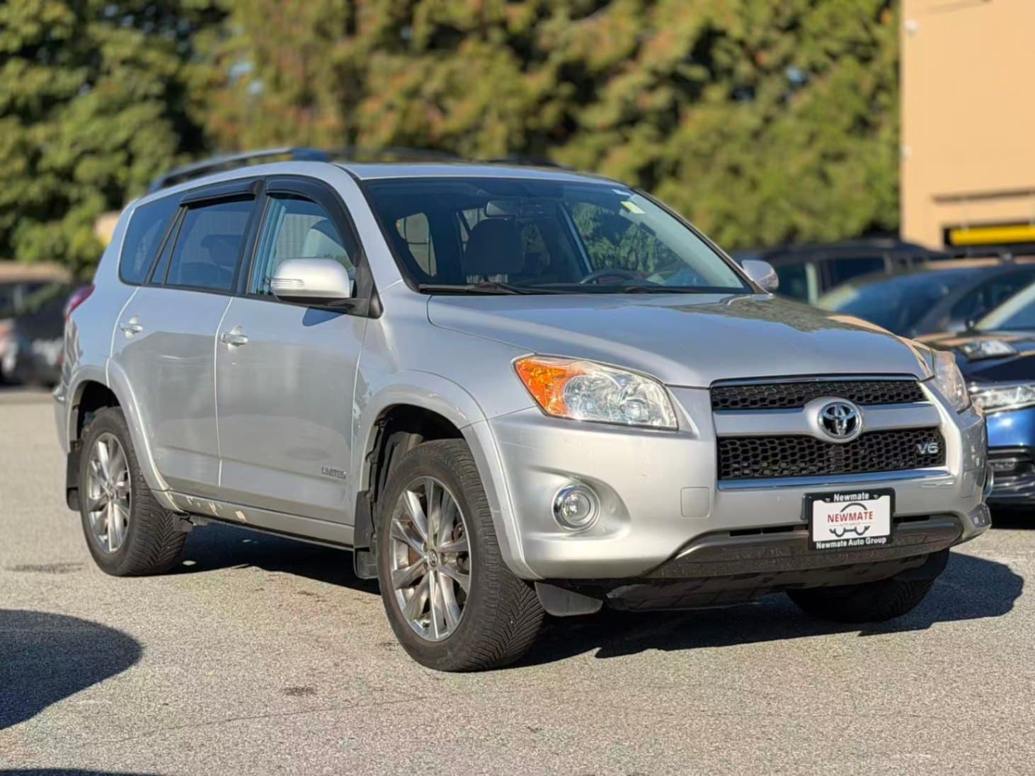 2009 Toyota RAV4 V6 Limited. LOCAL BC VEHICLE. 25 SERVICE RECORDS.