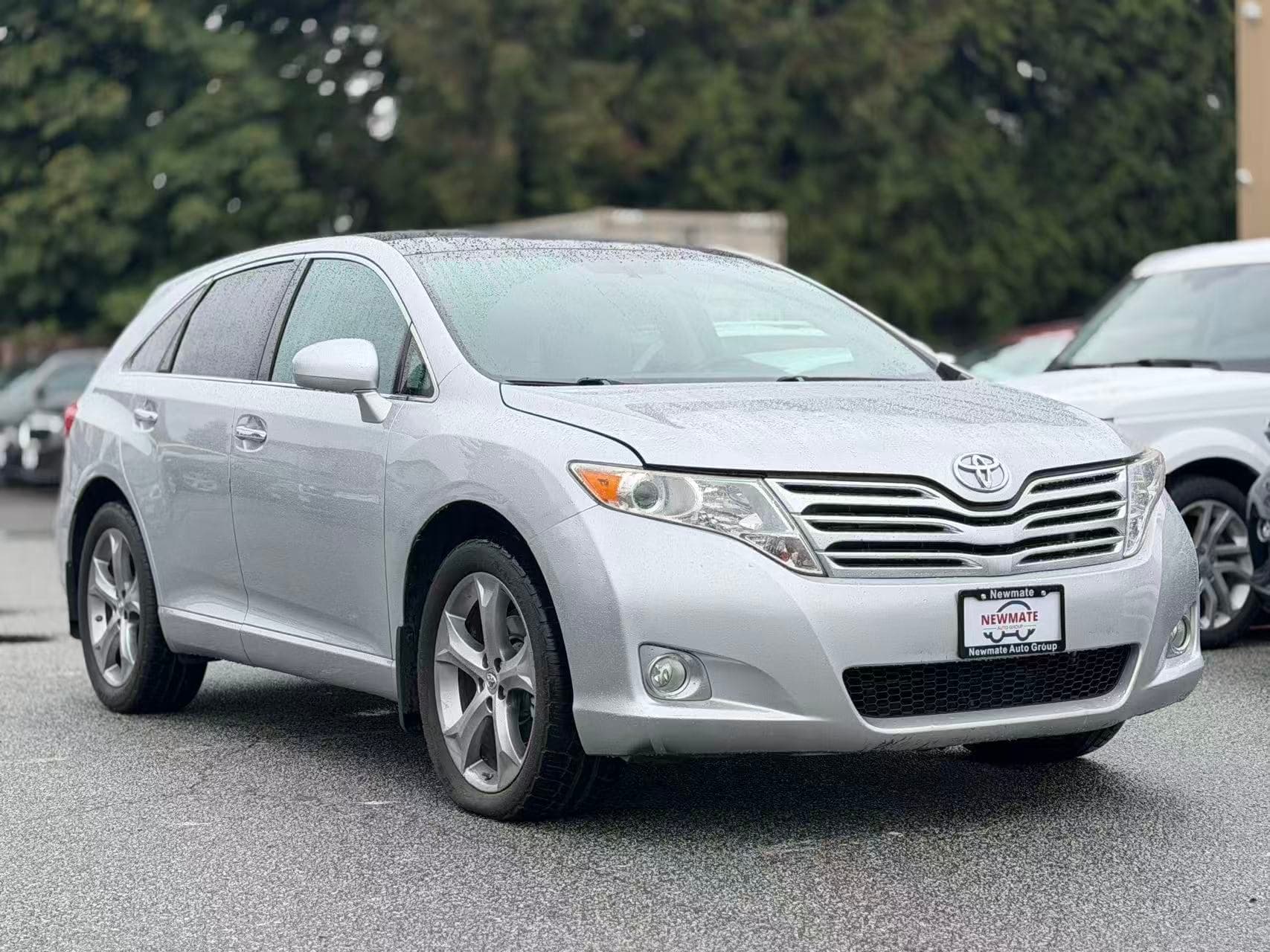 2011 Toyota Venza V6. LOCAL BC VEHICLE. FULL SERVICE RECORD.