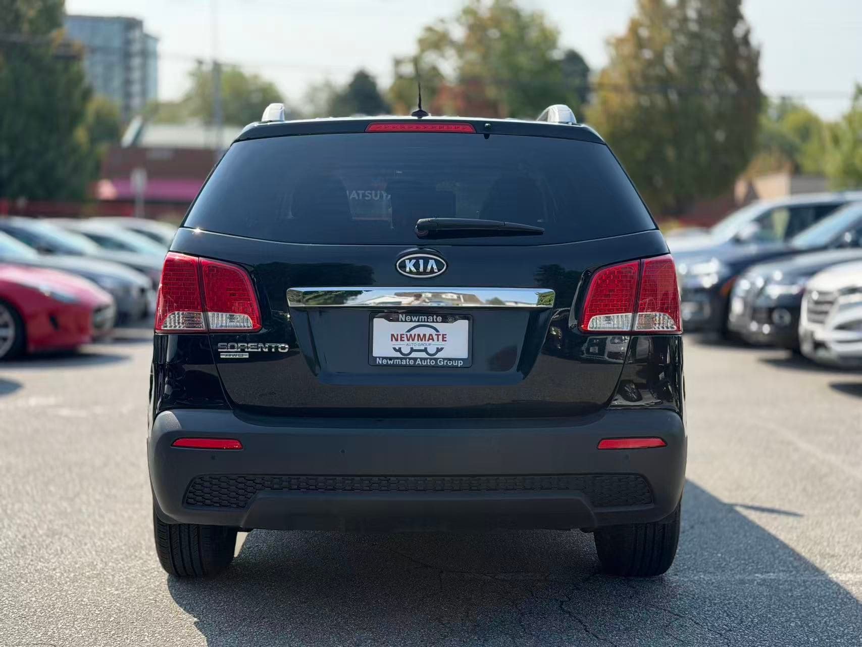 2012 Kia Sorento V6 LX. LOCAL BC VEHICLE. FULL SERVICE RECORD.