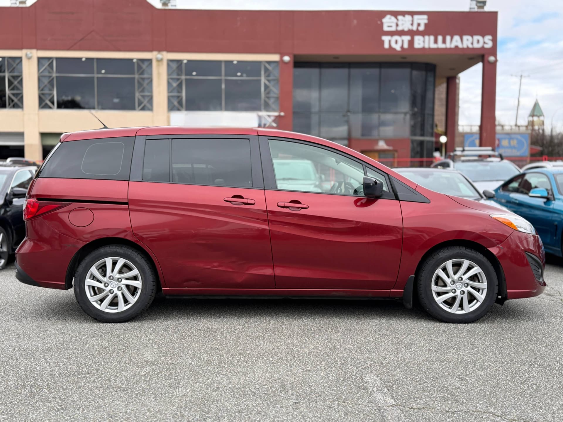 2012 Mazda Mazda5 GS. LOCAL BC VEHICLE. ONE OWNER. NO ACCIDENT. LOW ON MILEAGE. SERVICE DONE.