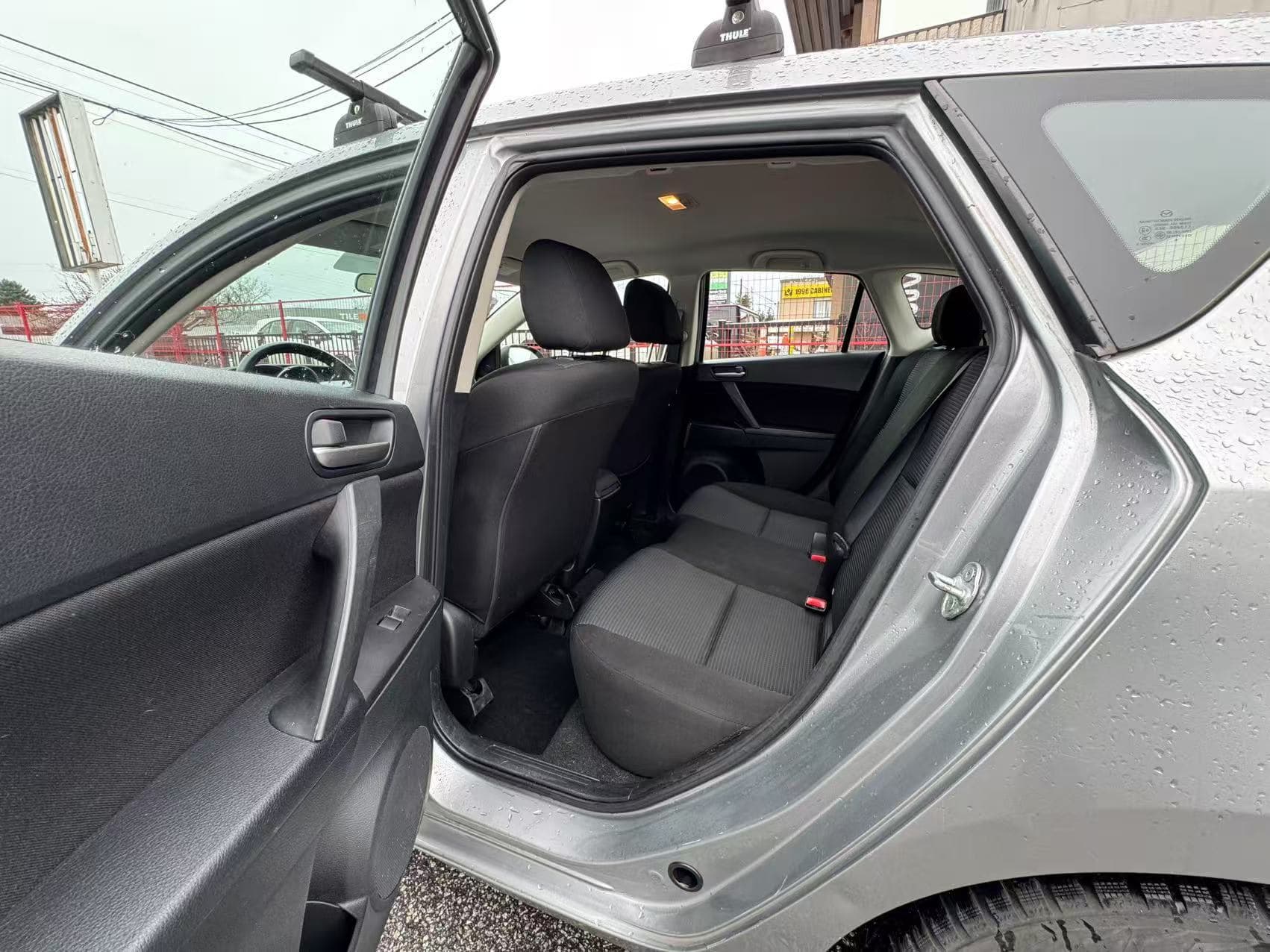 2013 Mazda Mazda3 4dr HB Sport. BC LOCAL...