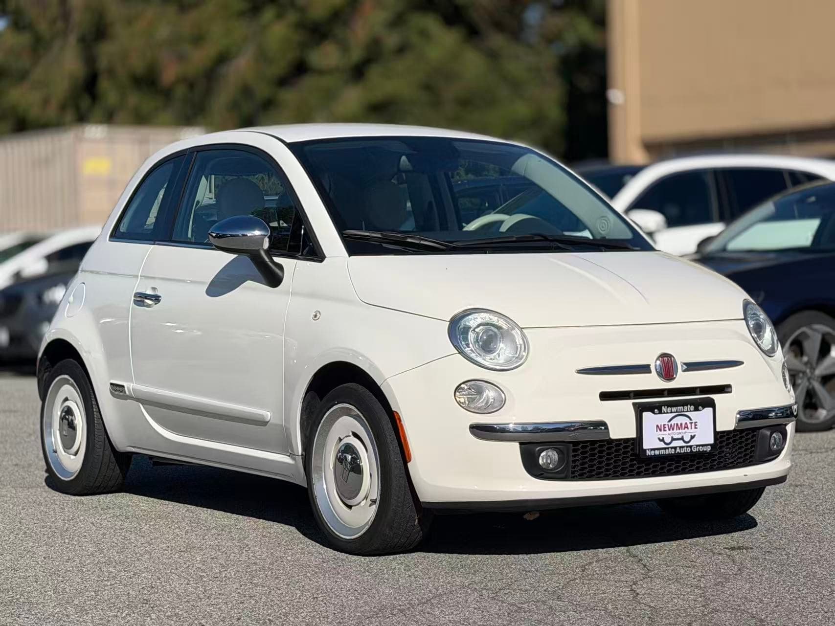 2014 Fiat 500 Lounge. LOCAL BC VEHICLE. LOW KILOMETRES.