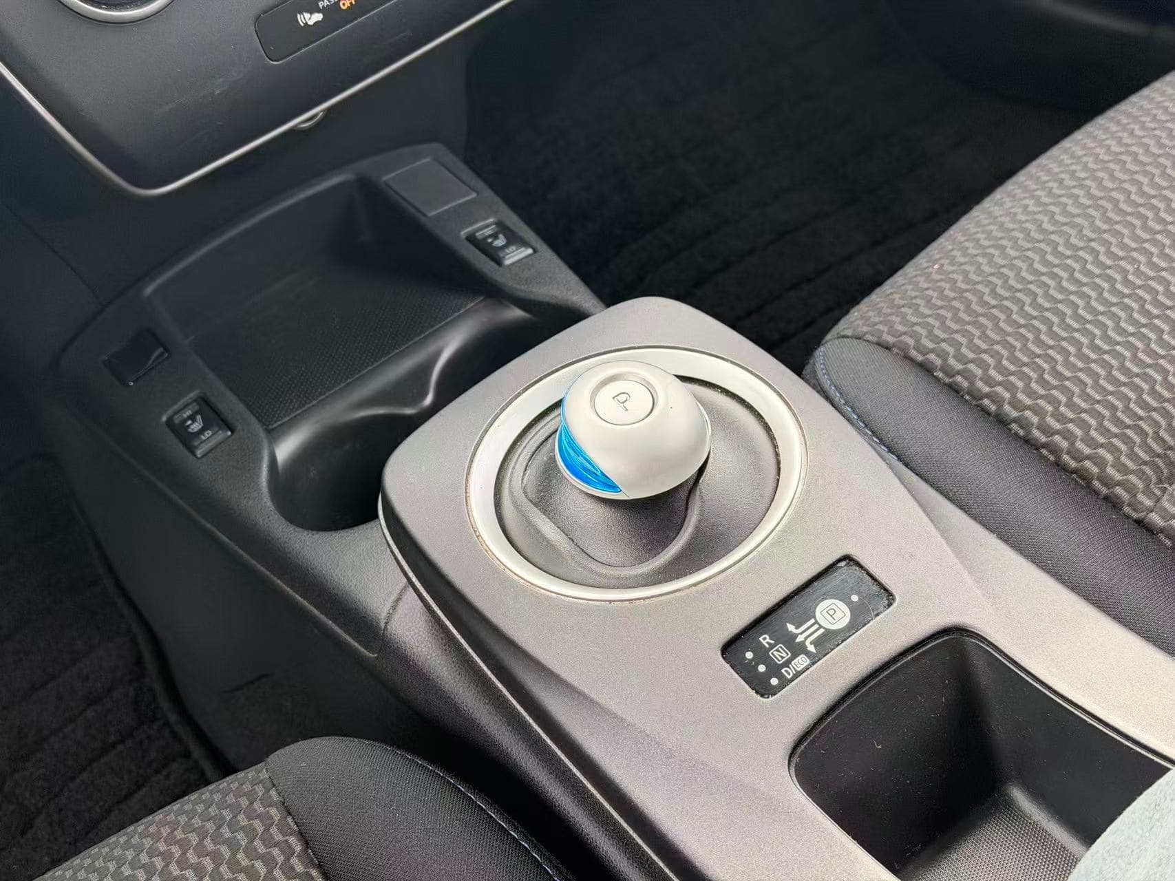 2014 Nissan Leaf S. LOCAL BC CONDITION. BATTERY HEALTH 11/12 BARS LEFT.