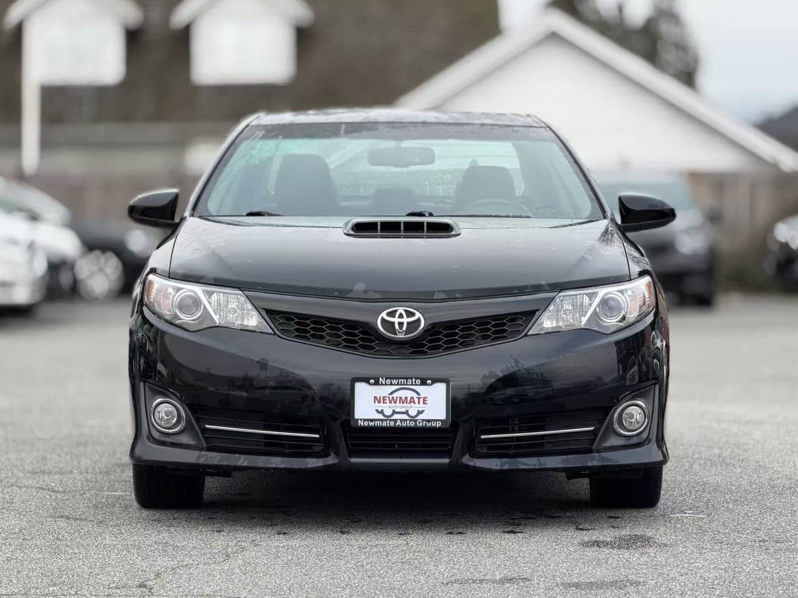 2014 Toyota Camry V6 SE. LOCAL BC VEHICLE.