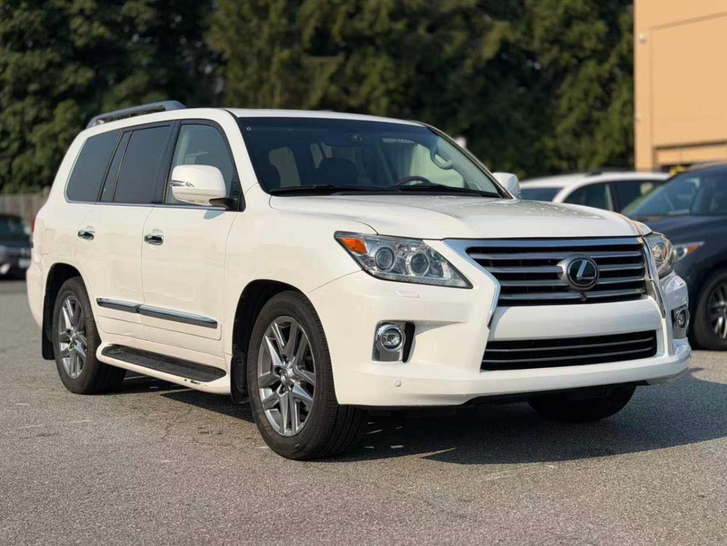 2015 Lexus LX LX 570. LOCAL BC VEHICLE. 7 SEATER. LOW KILOMETRES.