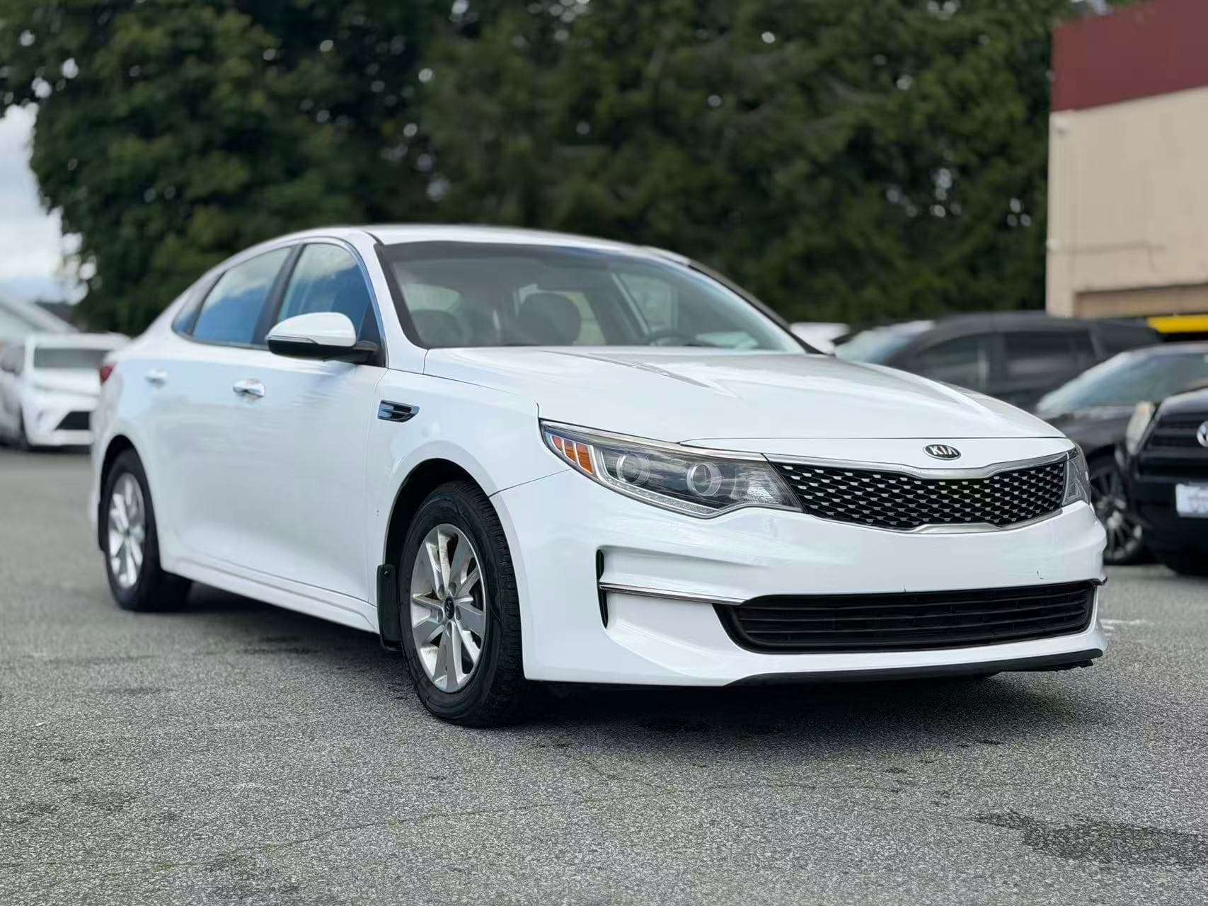 2016 Kia Optima LX+. NO ACCIDENT. LOW KILOMETRES.