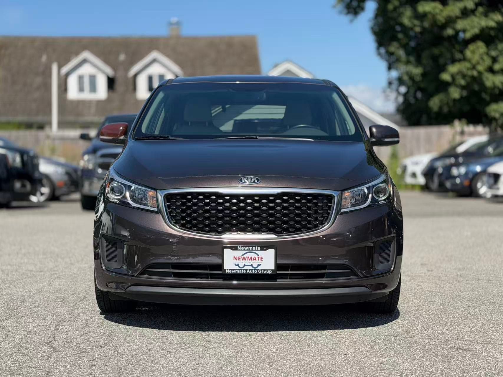 2016 Kia Sedona LX. LOCAL BC VEHICLE. FULL SERVICE RECORD. SUPER LOW KILOMETRES. 8 SEATER.