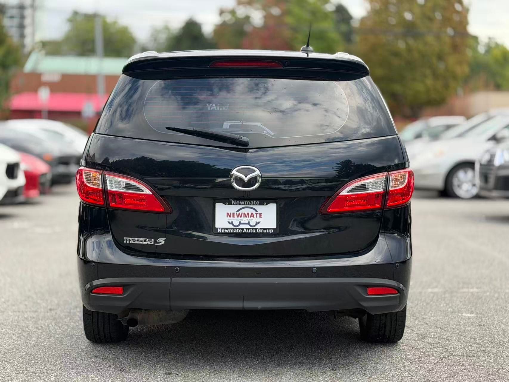 2017 Mazda Mazda5 GT. LOCAL BC VEHICLE. SERVICE DONE. LOW KILOMETRES.