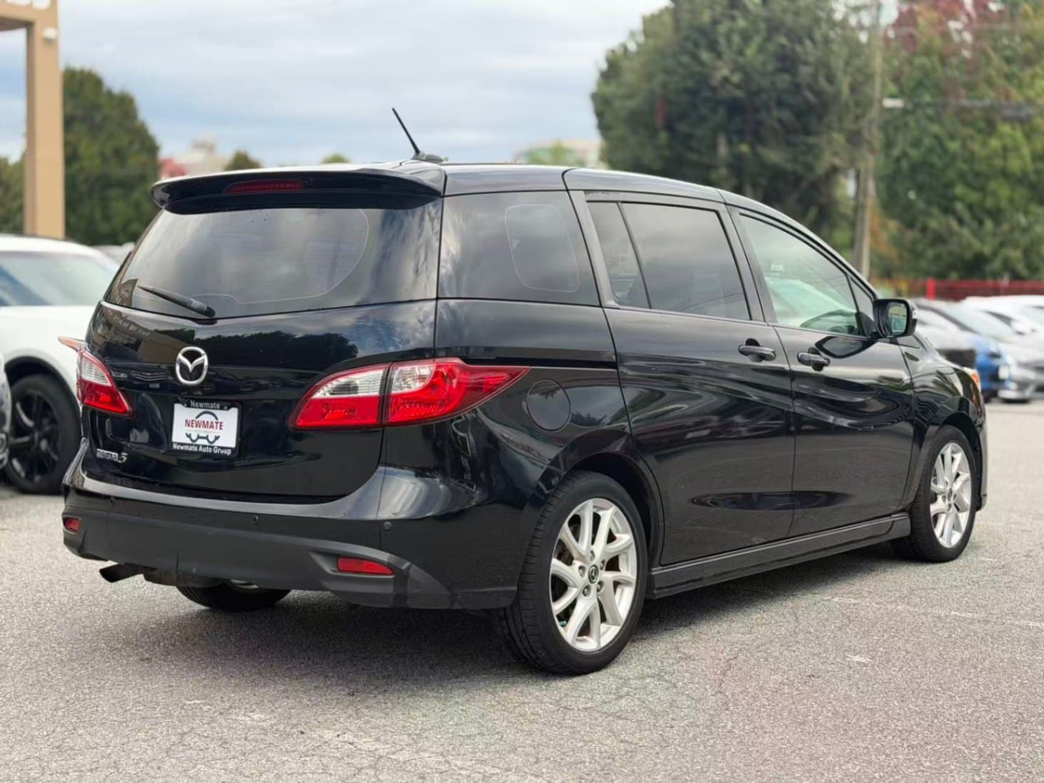 2017 Mazda Mazda5 GT. LOCAL BC VEHICLE. SERVICE DONE. LOW KILOMETRES.