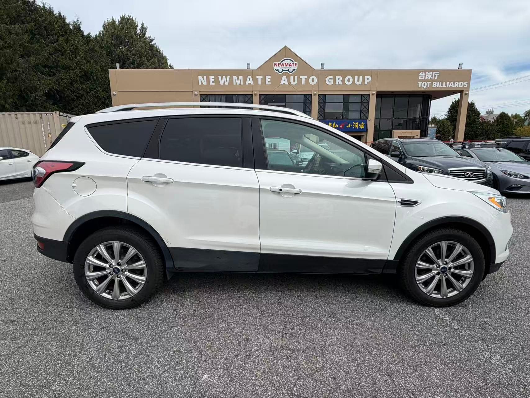 2018 Ford Escape Titanium. LOCAL BC VEHICLE. NO ACCIDENT. LOW KILOMETRES.