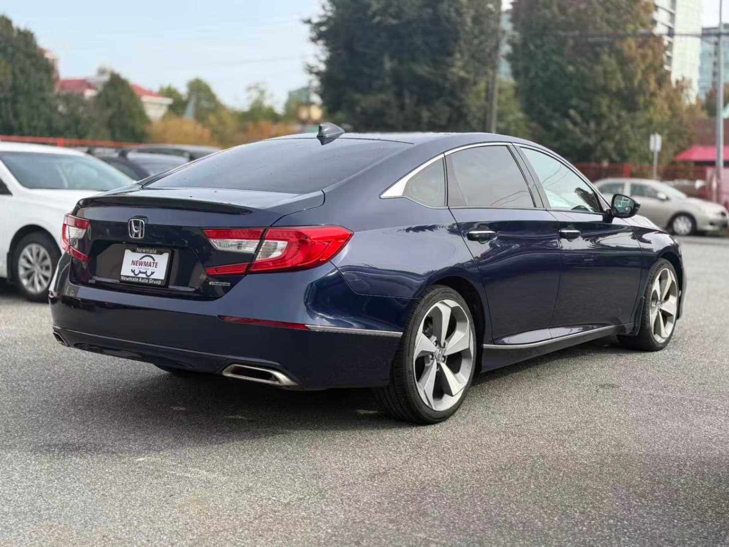 2018 Honda Accord Touring. LOCAL BC VEHICLE. FULL SERVICE RECORD.