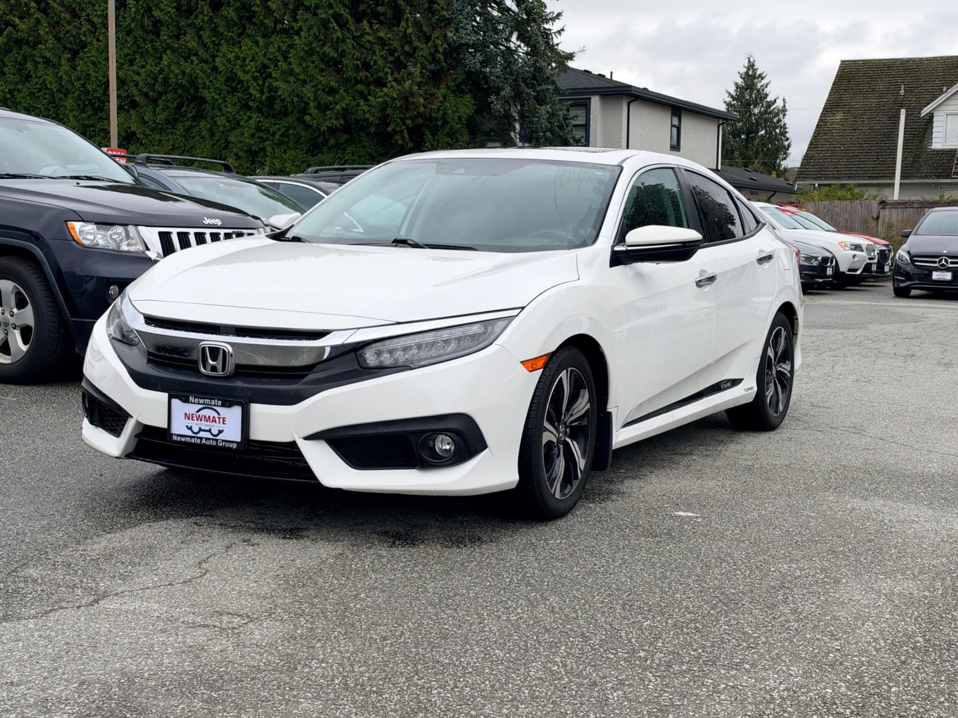 2018 Honda Civic Touring CVT. BC LOCAL VEHICLE. FULL SERVICE RECORD.
