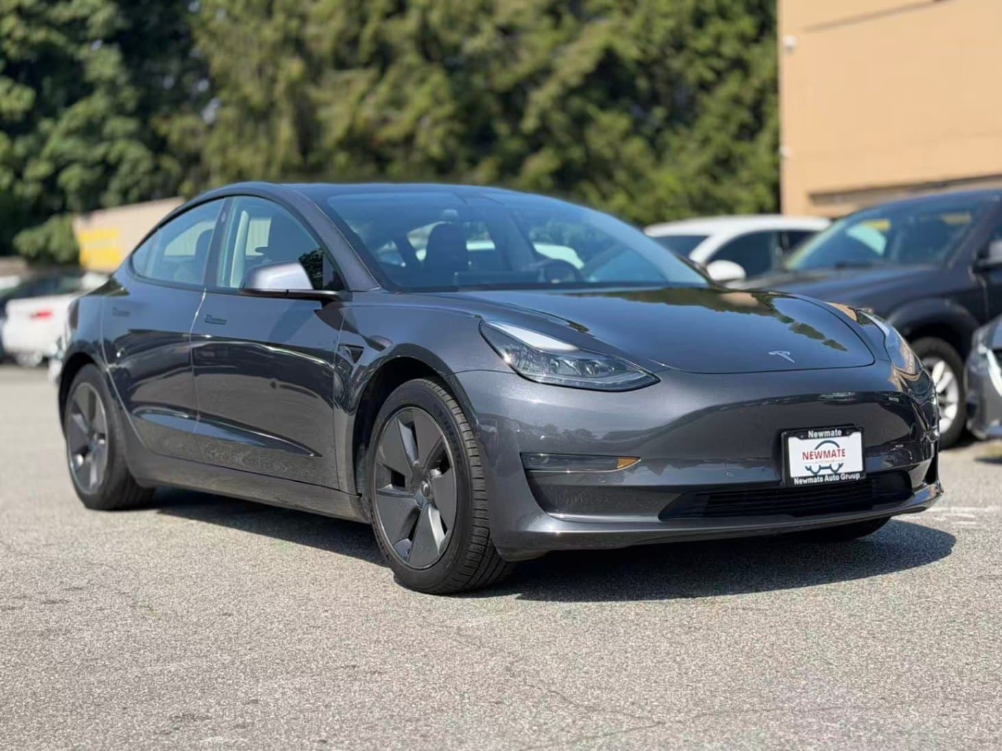 2021 Tesla Model 3 Standard Range Plus. LOCAL BC VEHICLE. LOW KILOMETRES.