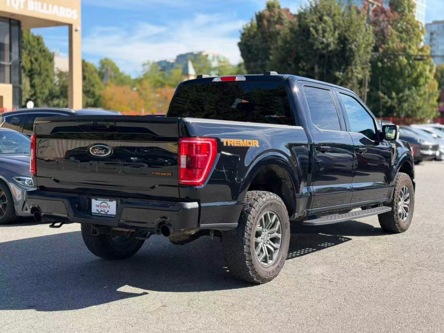 2023 Ford F-150 SuperCrew 5.5' Box TREMOR. LOCAL BC VEHICLE. FULL SERVICE RECORD. LOW KILOMETRES.