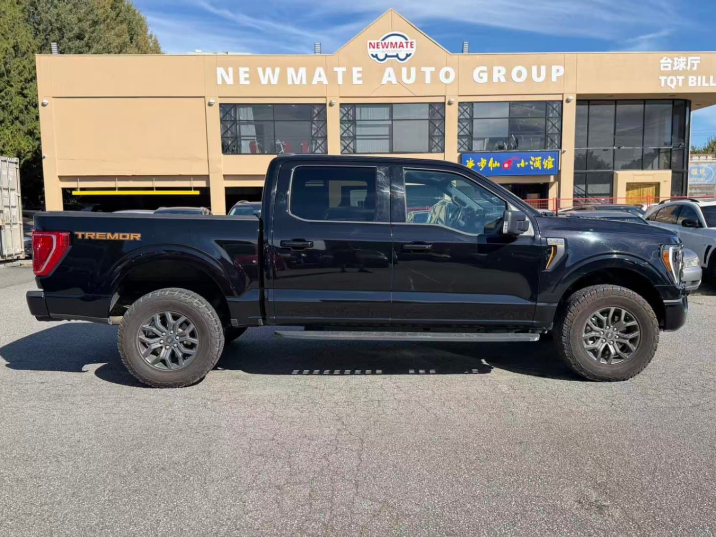 2023 Ford F-150 SuperCrew 5.5' Box TREMOR. LOCAL BC VEHICLE. FULL SERVICE RECORD. LOW KILOMETRES.