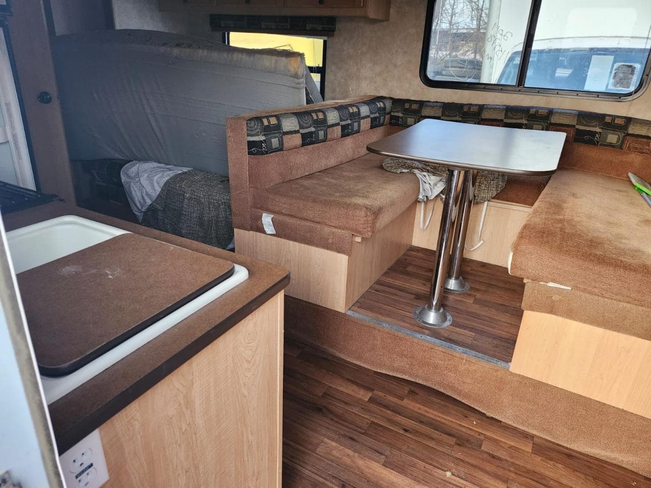 2011 KZ Coyote 20 feet X 7.5 feet, Sleeps 8 persons