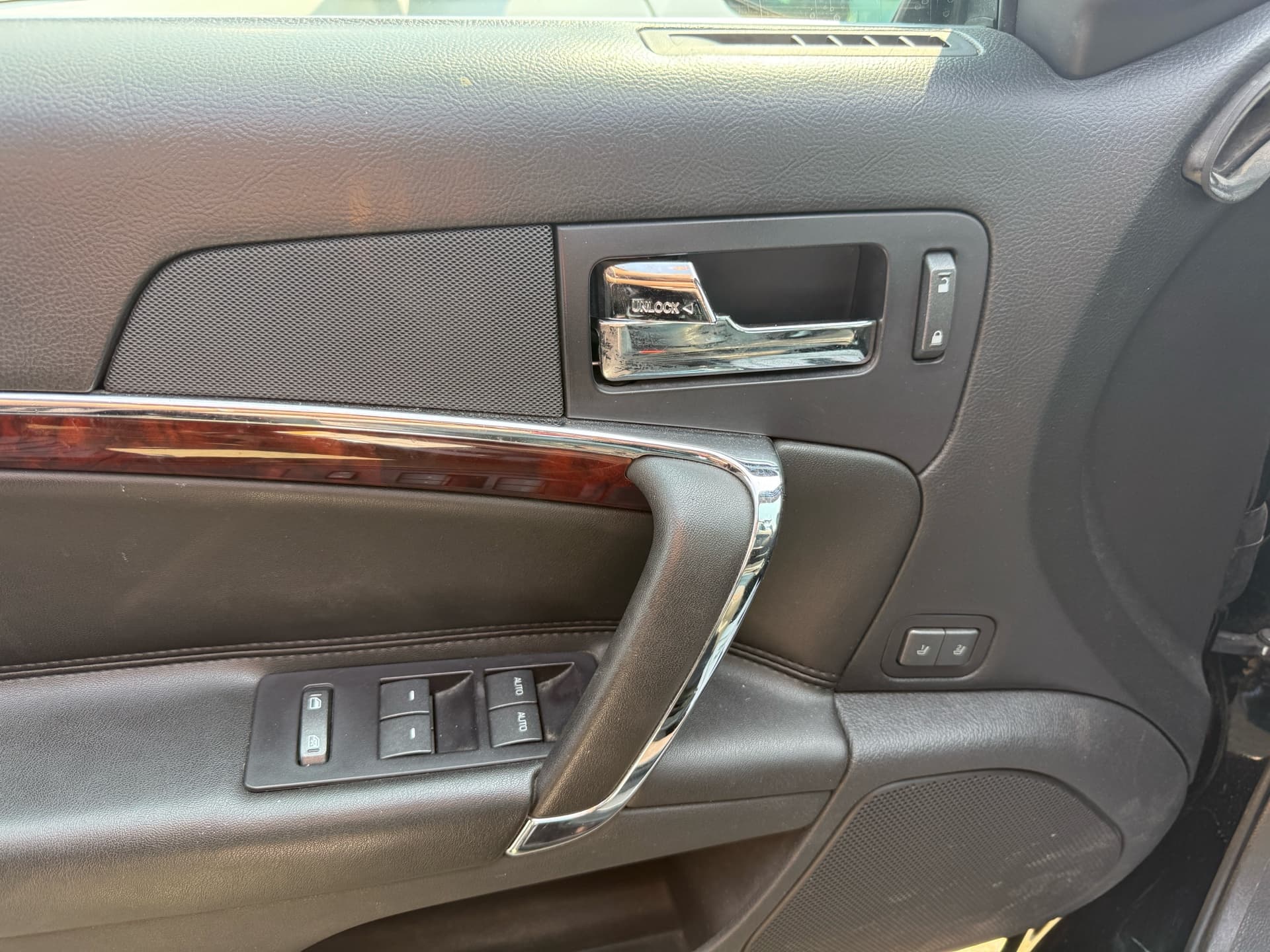 2012 Lincoln MKZ Hybrid FWD 4dr Sdn