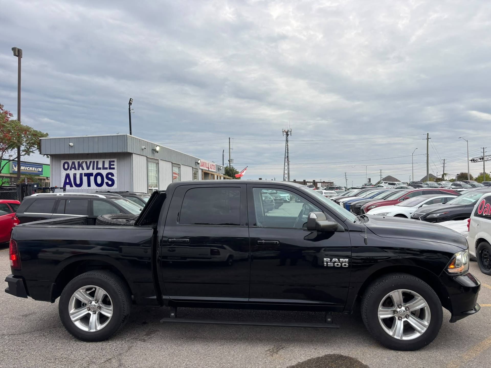 2014 Ram 1500 4WD Crew Cab 140.5" Sport