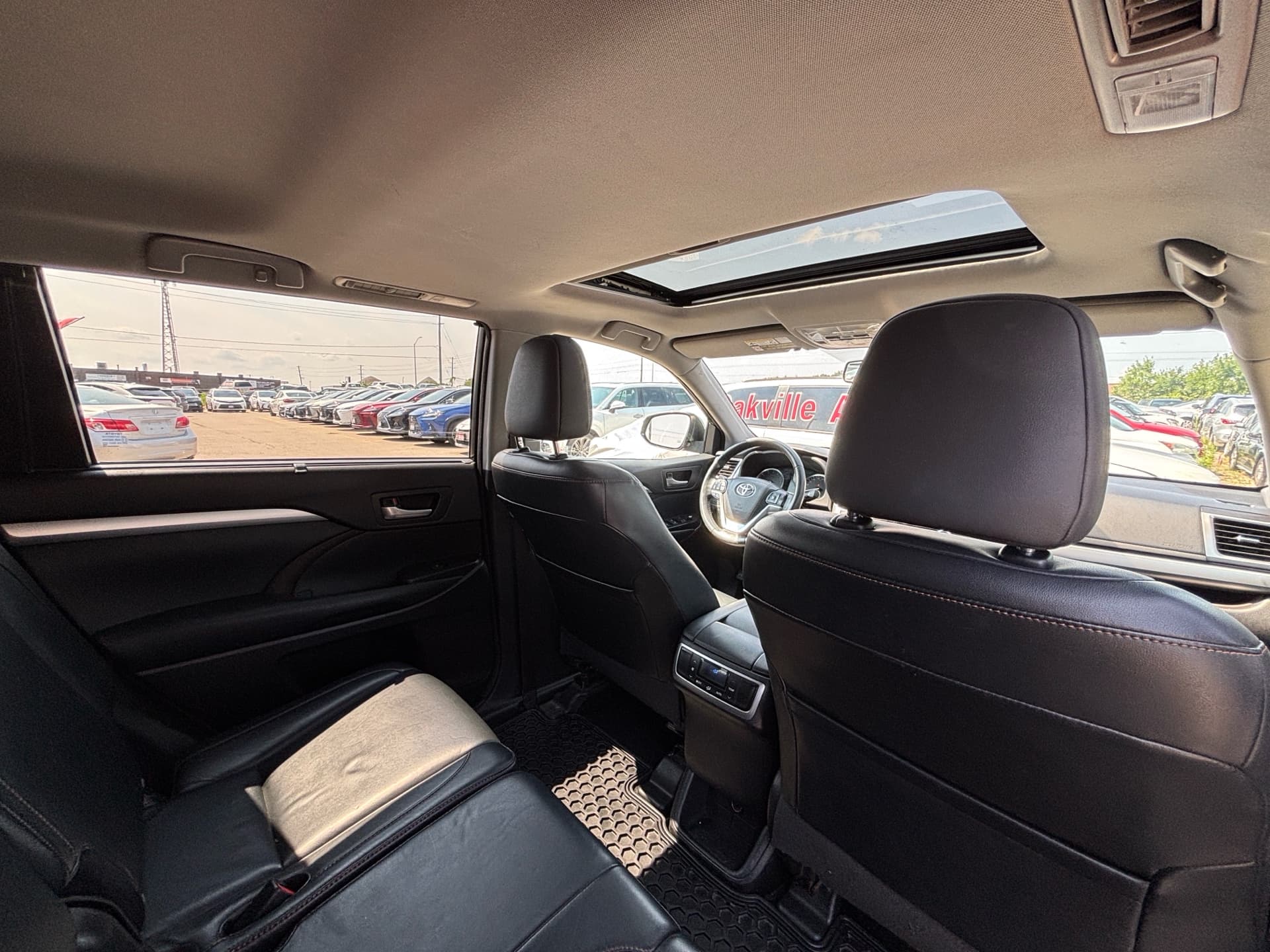 2015 Toyota Highlander  XLE AWD 4dr