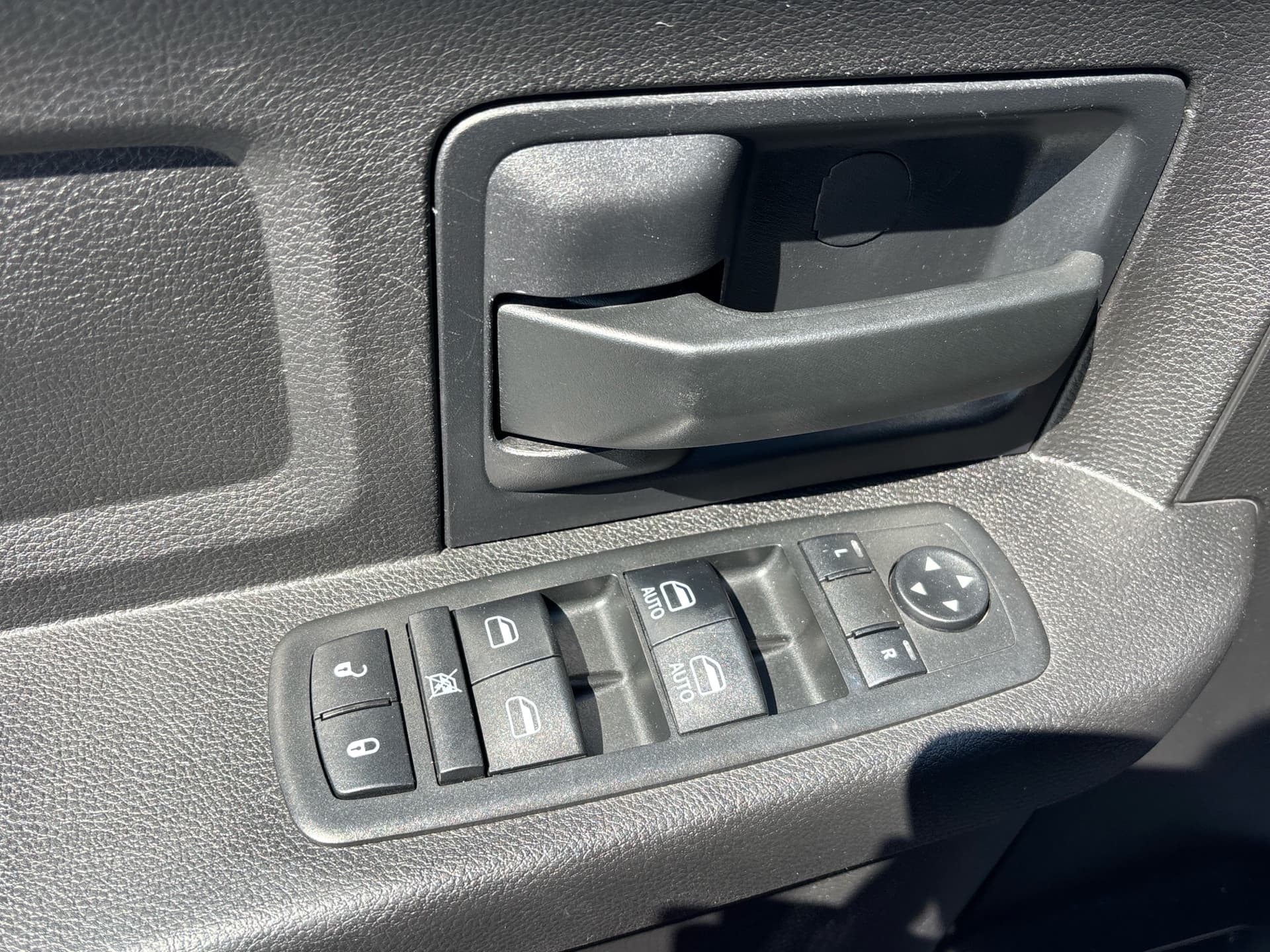 2017 Ram 1500 4WD Crew Cab 140.5" Express *Ltd Avail*