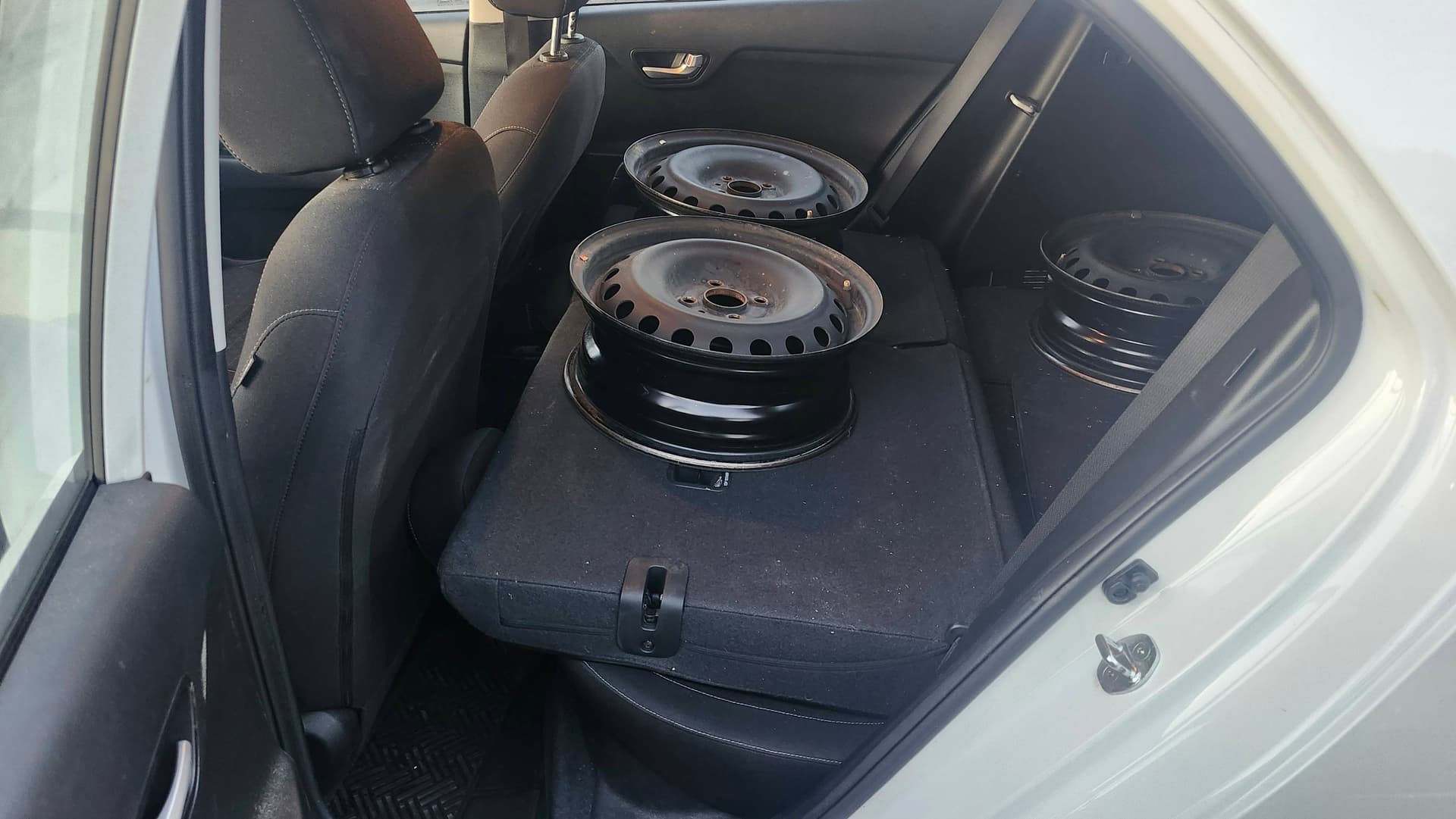 2020 Kia Rio 5-door LX Automatic Alloy Wheels