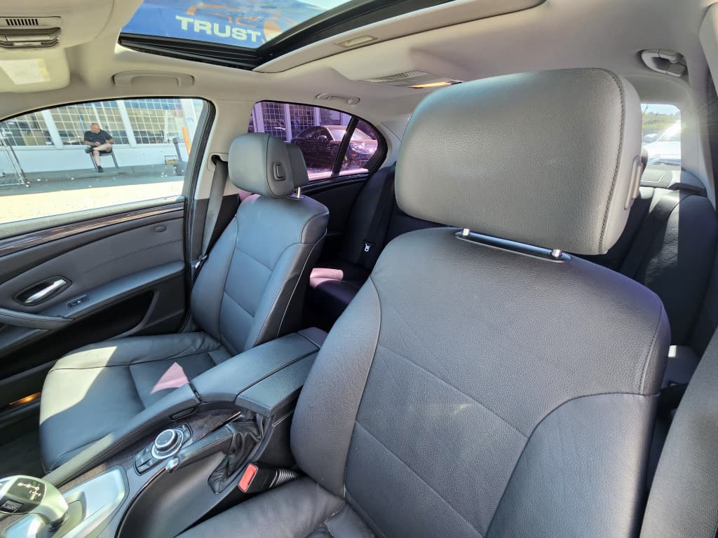 2010 BMW 5 Series 4dr Sdn 528i RWD