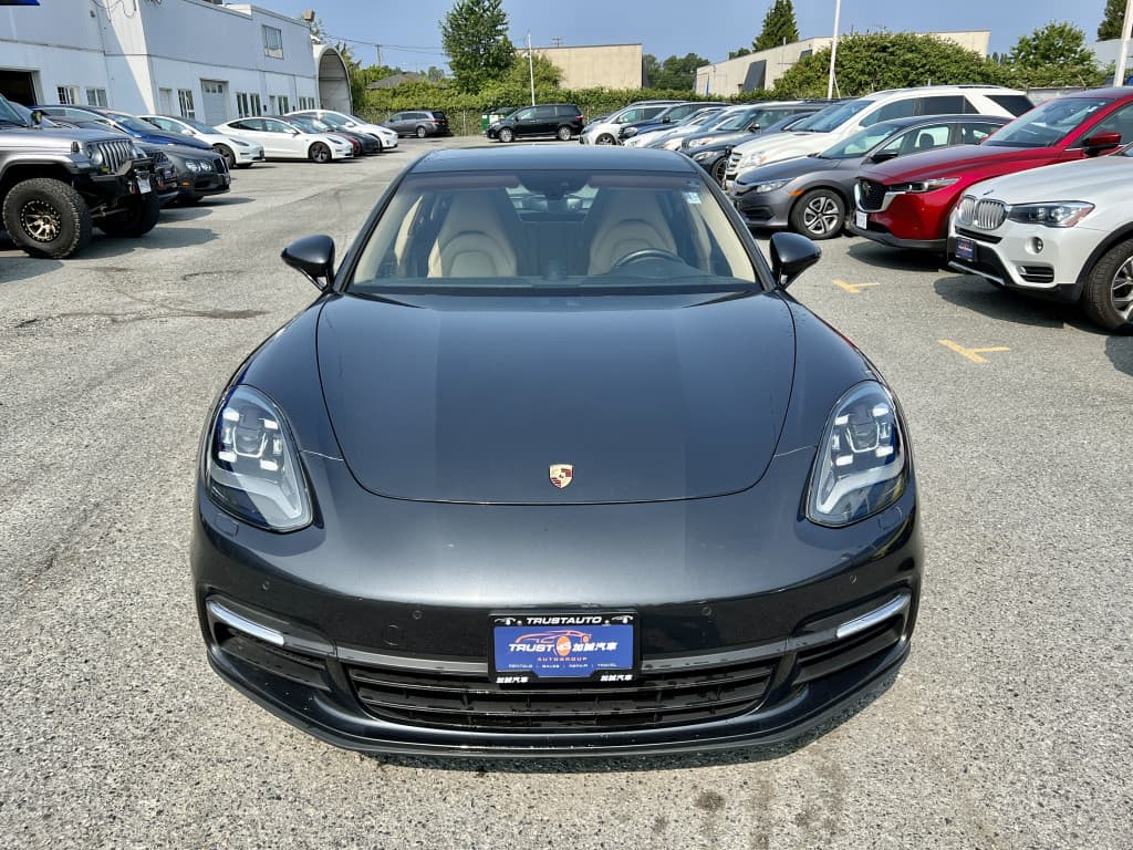 2018 Porsche Panamera 4